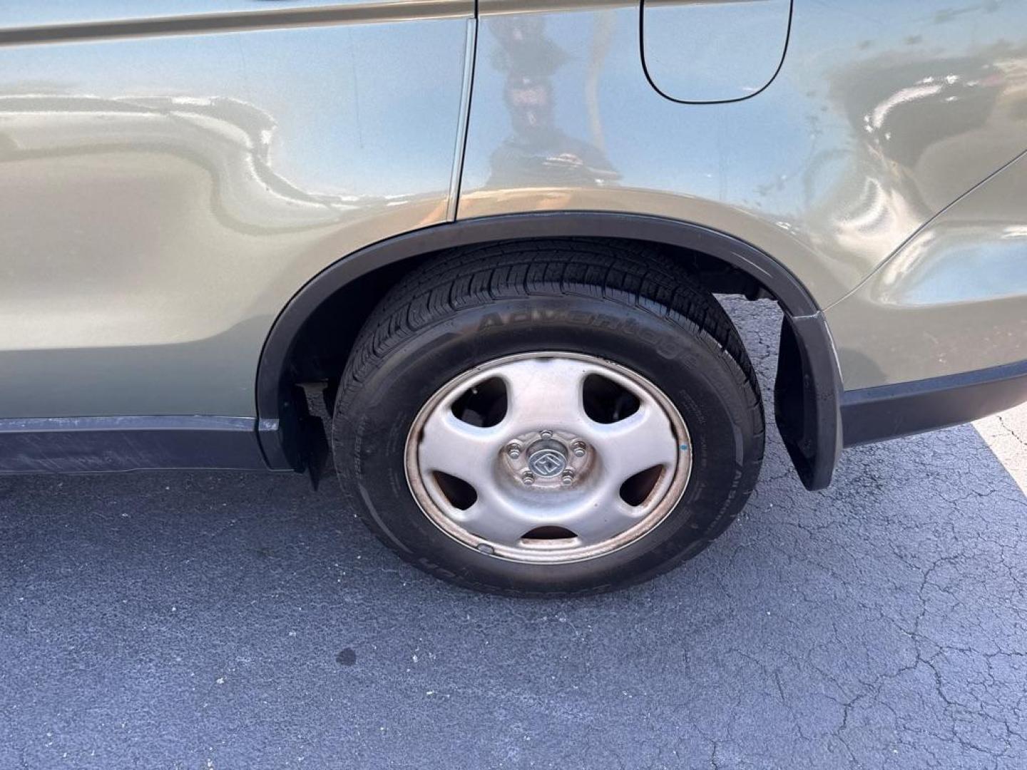 2009 GREEN HONDA CR-V LX (5J6RE38369L) with an 2.4L engine, Automatic transmission, located at 2929 9th St. West, Bradenton, 34205, (941) 242-2810, 27.473591, -82.570679 - Thanks for inquring into DriveNation USA! All vehicles listed can be viewed at www.drivenationusa.com for vehicle history reports and additonal info. We cannot quote any terms such as down payments or monthly payments without an application. You can apply directly at www.drivenationusa.com or by con - Photo#8