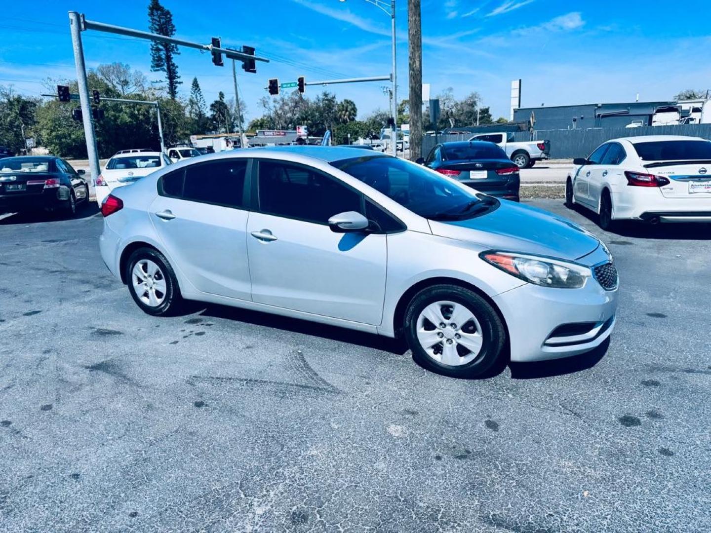 2015 SILVER KIA FORTE LX (KNAFX4A62F5) with an 1.8L engine, Automatic transmission, located at 2929 9th St. West, Bradenton, 34205, (941) 242-2810, 27.473591, -82.570679 - Thanks for inquring into DriveNation USA! All vehicles listed can be viewed at www.drivenationusa.com for vehicle history reports and additonal info. We cannot quote any terms such as down payments or monthly payments without an application. You can apply directly at www.drivenationusa.com or by con - Photo#1