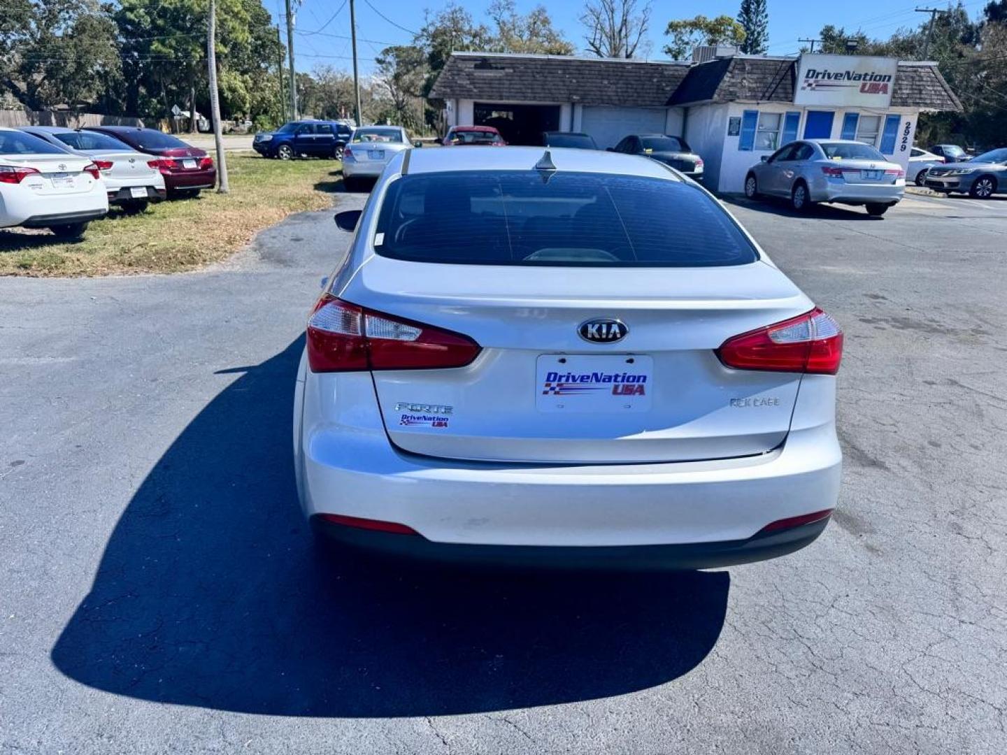 2015 SILVER KIA FORTE LX (KNAFX4A62F5) with an 1.8L engine, Automatic transmission, located at 2929 9th St. West, Bradenton, 34205, (941) 242-2810, 27.473591, -82.570679 - Thanks for inquring into DriveNation USA! All vehicles listed can be viewed at www.drivenationusa.com for vehicle history reports and additonal info. We cannot quote any terms such as down payments or monthly payments without an application. You can apply directly at www.drivenationusa.com or by con - Photo#5
