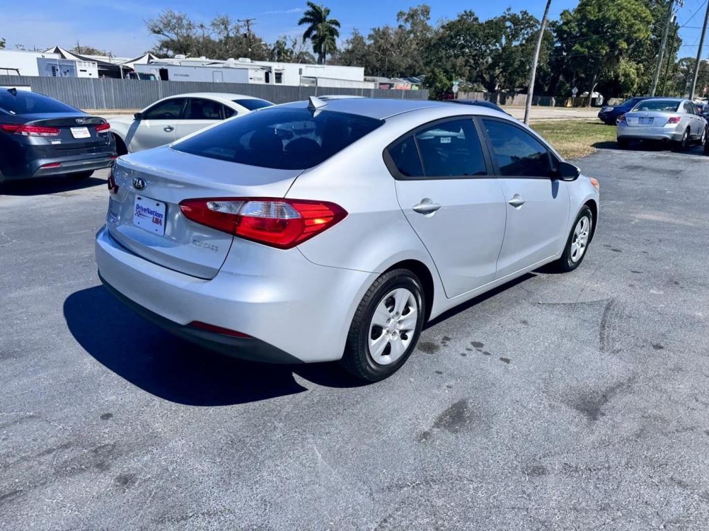 2015 SILVER KIA FORTE LX (KNAFX4A62F5) with an 1.8L engine, Automatic transmission, located at 2929 9th St. West, Bradenton, 34205, (941) 242-2810, 27.473591, -82.570679 - Thanks for inquring into DriveNation USA! All vehicles listed can be viewed at www.drivenationusa.com for vehicle history reports and additonal info. We cannot quote any terms such as down payments or monthly payments without an application. You can apply directly at www.drivenationusa.com or by con - Photo#6