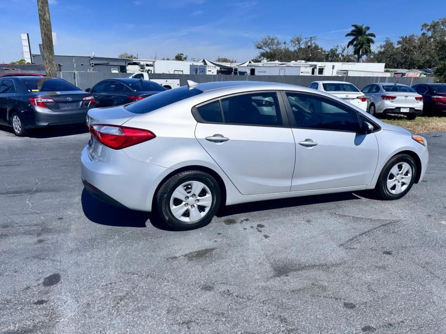 2015 SILVER KIA FORTE LX (KNAFX4A62F5) with an 1.8L engine, Automatic transmission, located at 2929 9th St. West, Bradenton, 34205, (941) 242-2810, 27.473591, -82.570679 - Thanks for inquring into DriveNation USA! All vehicles listed can be viewed at www.drivenationusa.com for vehicle history reports and additonal info. We cannot quote any terms such as down payments or monthly payments without an application. You can apply directly at www.drivenationusa.com or by con - Photo#7