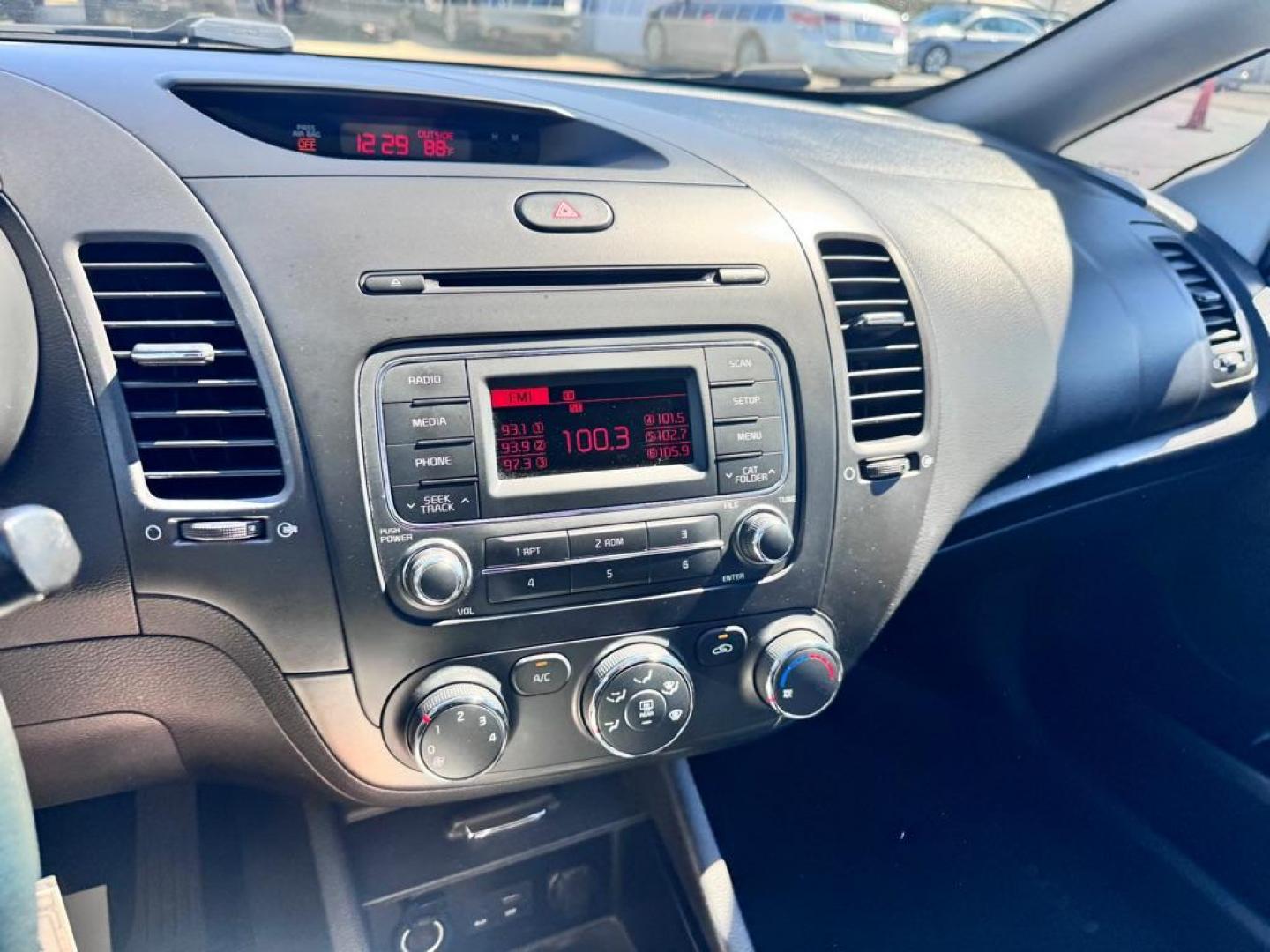 2015 SILVER KIA FORTE LX (KNAFX4A62F5) with an 1.8L engine, Automatic transmission, located at 2929 9th St. West, Bradenton, 34205, (941) 242-2810, 27.473591, -82.570679 - Thanks for inquring into DriveNation USA! All vehicles listed can be viewed at www.drivenationusa.com for vehicle history reports and additonal info. We cannot quote any terms such as down payments or monthly payments without an application. You can apply directly at www.drivenationusa.com or by con - Photo#9