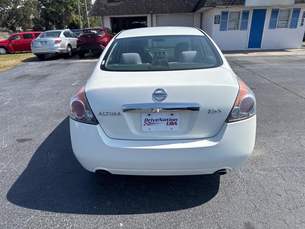 2012 WHITE NISSAN ALTIMA BASE (1N4AL2AP4CC) with an 2.5L engine, Continuously Variable transmission, located at 2929 9th St. West, Bradenton, 34205, (941) 242-2810, 27.473591, -82.570679 - Thanks for inquring into DriveNation USA! All vehicles listed can be viewed at www.drivenationusa.com for vehicle history reports and additonal info. We cannot quote any terms such as down payments or monthly payments without an application. You can apply directly at www.drivenationusa.com or by con- Photo#5