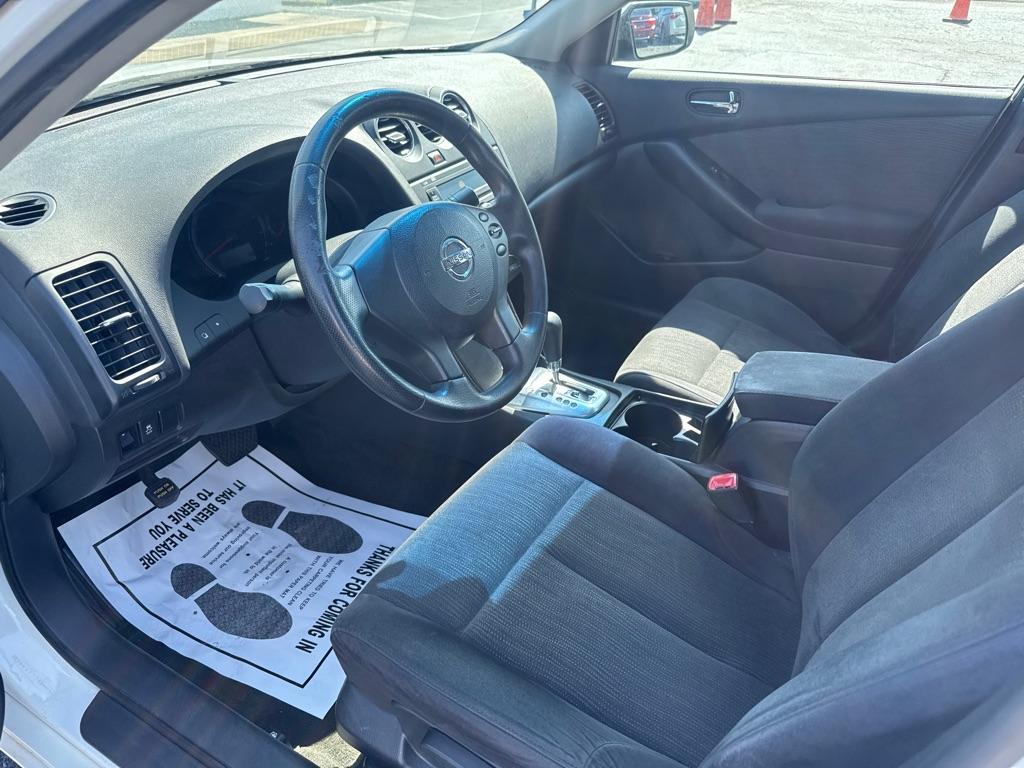 2012 WHITE NISSAN ALTIMA BASE (1N4AL2AP4CC) with an 2.5L engine, Continuously Variable transmission, located at 2929 9th St. West, Bradenton, 34205, (941) 242-2810, 27.473591, -82.570679 - Thanks for inquring into DriveNation USA! All vehicles listed can be viewed at www.drivenationusa.com for vehicle history reports and additonal info. We cannot quote any terms such as down payments or monthly payments without an application. You can apply directly at www.drivenationusa.com or by con- Photo#7