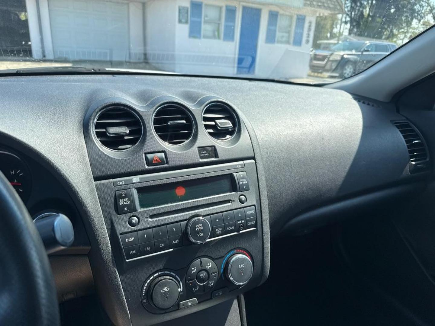 2012 WHITE NISSAN ALTIMA 2.5 S (1N4AL2AP4CC) with an 2.5L engine, Continuously Variable transmission, located at 2929 9th St. West, Bradenton, 34205, (941) 242-2810, 27.473591, -82.570679 - Thanks for inquring into DriveNation USA! All vehicles listed can be viewed at www.drivenationusa.com for vehicle history reports and additonal info. We cannot quote any terms such as down payments or monthly payments without an application. You can apply directly at www.drivenationusa.com or by con - Photo#9