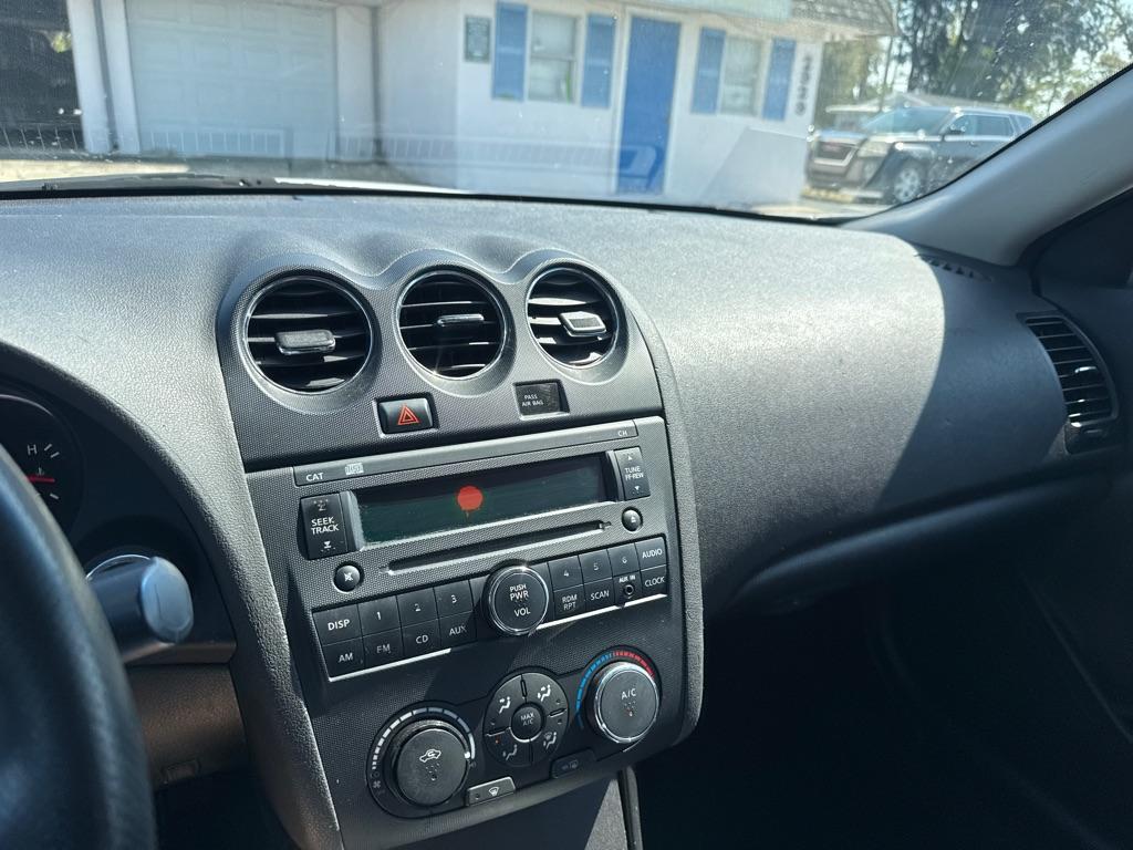 2012 WHITE NISSAN ALTIMA BASE (1N4AL2AP4CC) with an 2.5L engine, Continuously Variable transmission, located at 2929 9th St. West, Bradenton, 34205, (941) 242-2810, 27.473591, -82.570679 - Thanks for inquring into DriveNation USA! All vehicles listed can be viewed at www.drivenationusa.com for vehicle history reports and additonal info. We cannot quote any terms such as down payments or monthly payments without an application. You can apply directly at www.drivenationusa.com or by con- Photo#9