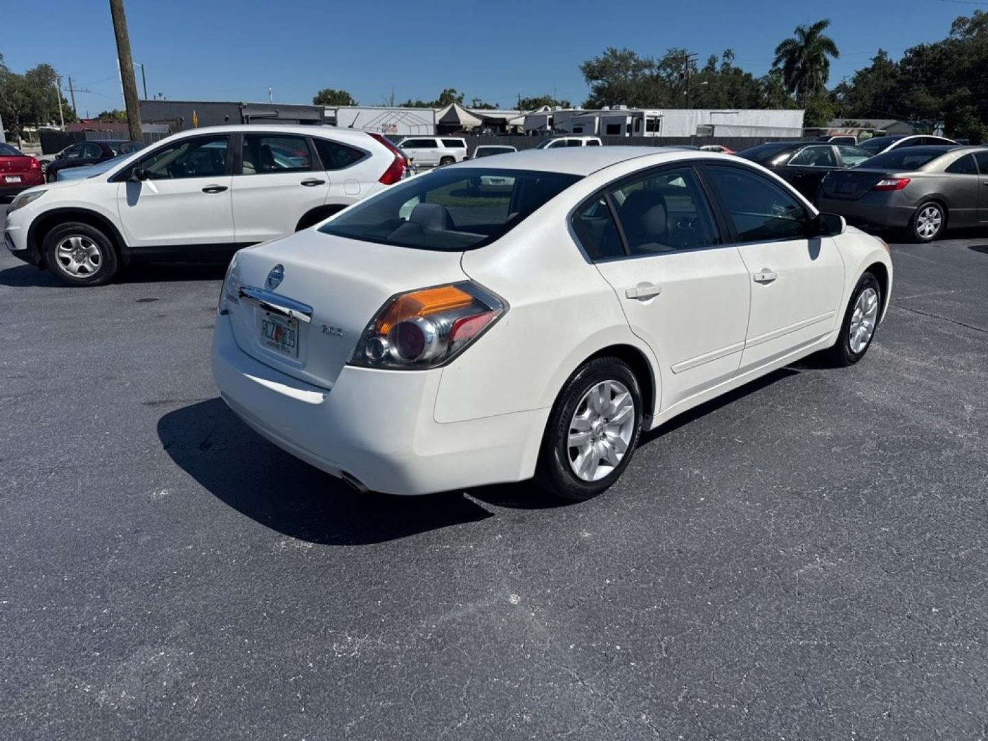 2012 WHITE NISSAN ALTIMA BASE (1N4AL2AP4CC) with an 2.5L engine, Continuously Variable transmission, located at 2929 9th St. West, Bradenton, 34205, (941) 242-2810, 27.473591, -82.570679 - Thanks for inquring into DriveNation USA! All vehicles listed can be viewed at www.drivenationusa.com for vehicle history reports and additonal info. We cannot quote any terms such as down payments or monthly payments without an application. You can apply directly at www.drivenationusa.com or by con- Photo#7