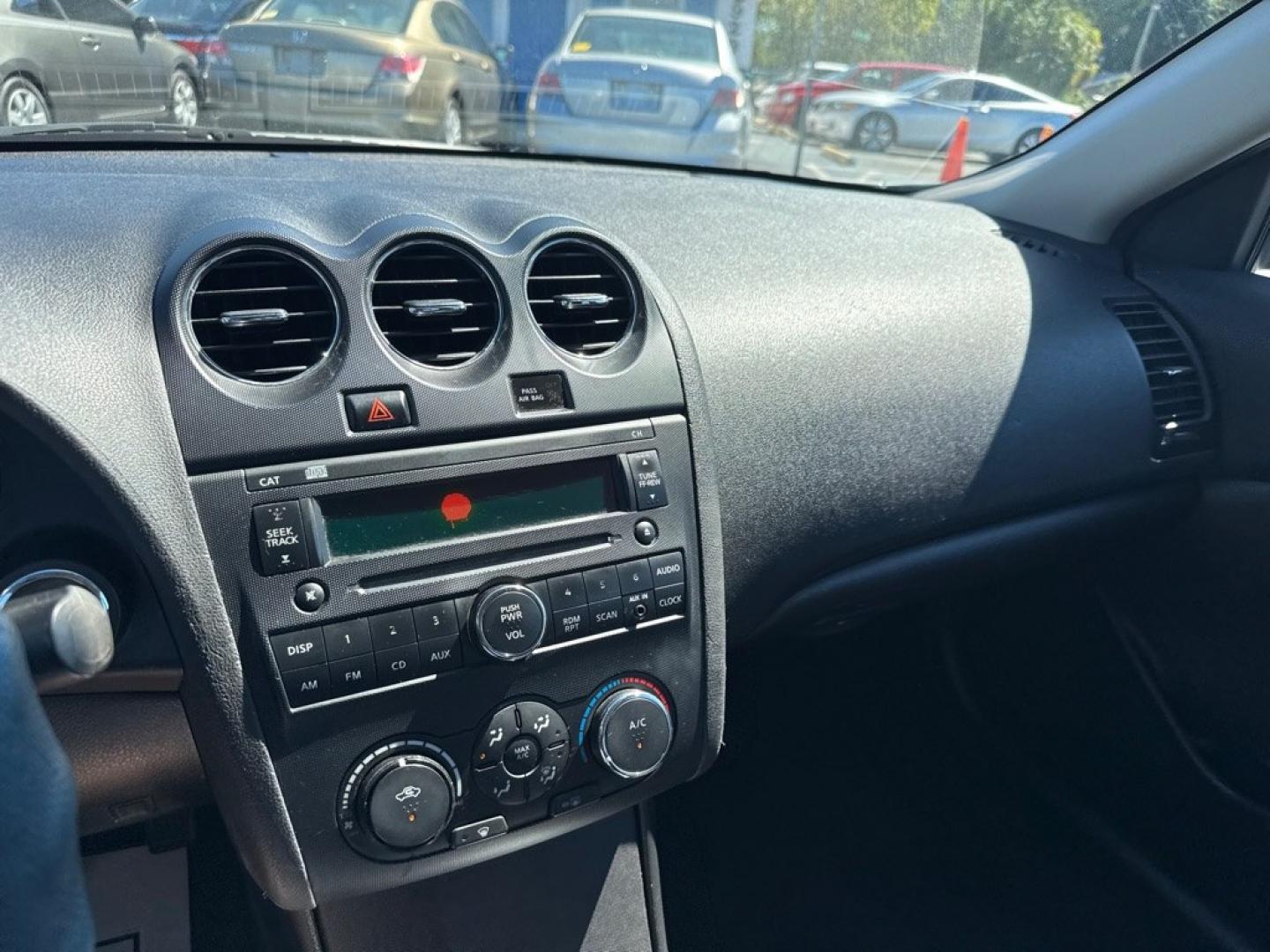 2012 WHITE NISSAN ALTIMA BASE (1N4AL2AP4CC) with an 2.5L engine, Continuously Variable transmission, located at 2929 9th St. West, Bradenton, 34205, (941) 242-2810, 27.473591, -82.570679 - Thanks for inquring into DriveNation USA! All vehicles listed can be viewed at www.drivenationusa.com for vehicle history reports and additonal info. We cannot quote any terms such as down payments or monthly payments without an application. You can apply directly at www.drivenationusa.com or by con- Photo#11