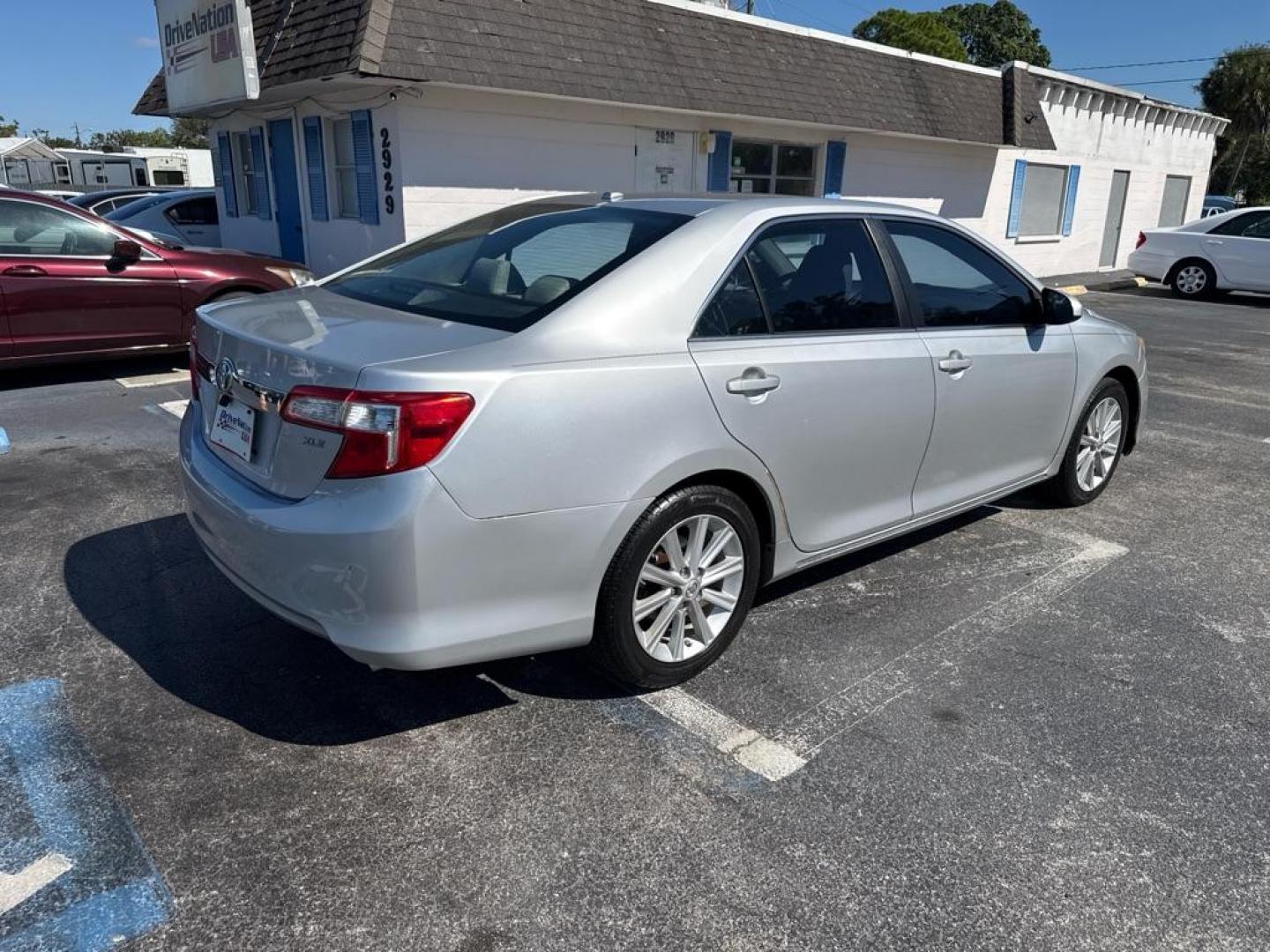 2013 SILVER TOYOTA CAMRY SE (4T4BF1FK9DR) with an 2.5L engine, Automatic transmission, located at 2929 9th St. West, Bradenton, 34205, (941) 242-2810, 27.473591, -82.570679 - Thanks for inquring into DriveNation USA! All vehicles listed can be viewed at www.drivenationusa.com for vehicle history reports and additonal info. We cannot quote any terms such as down payments or monthly payments without an application. You can apply directly at www.drivenationusa.com or by con - Photo#7