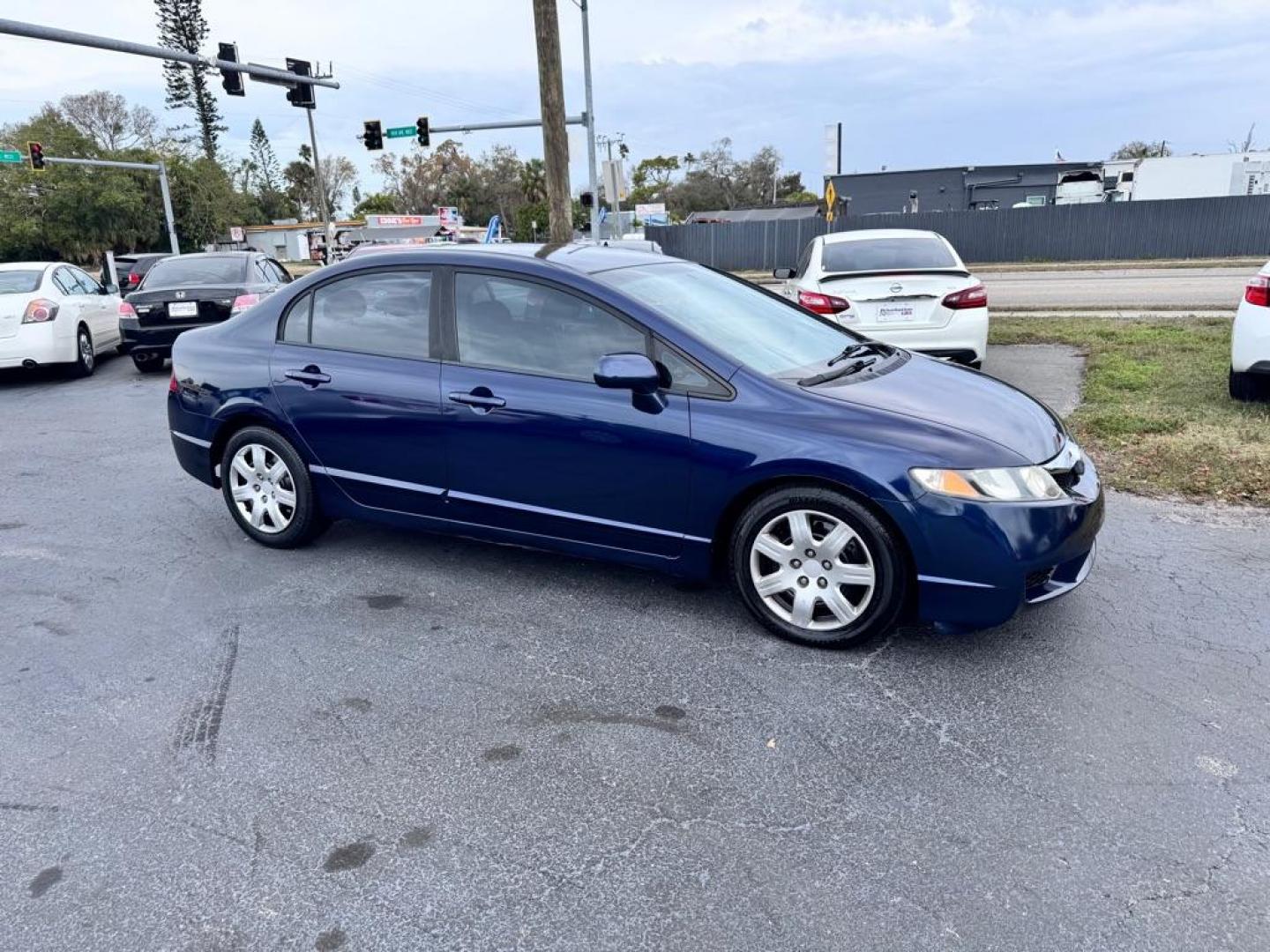 2010 BLUE HONDA CIVIC LX (19XFA1F50AE) with an 1.8L engine, Automatic transmission, located at 2929 9th St. West, Bradenton, 34205, (941) 242-2810, 27.473591, -82.570679 - Thanks for inquring into DriveNation USA! All vehicles listed can be viewed at www.drivenationusa.com for vehicle history reports and additonal info. We cannot quote any terms such as down payments or monthly payments without an application. You can apply directly at www.drivenationusa.com or by con - Photo#3