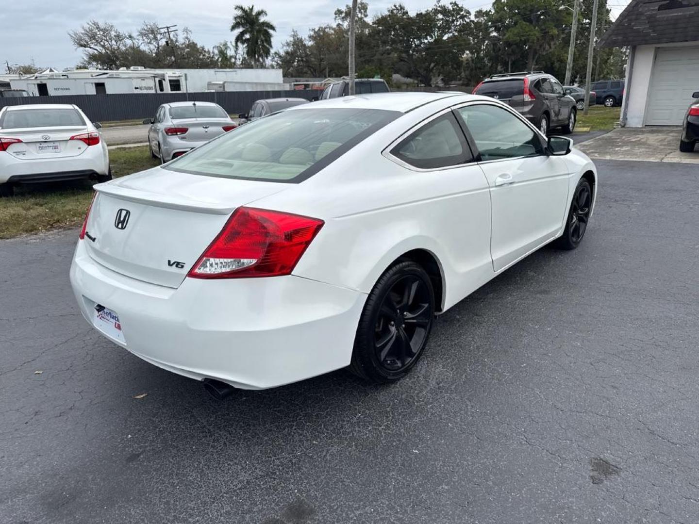 2011 WHITE HONDA ACCORD EXL (1HGCS2B81BA) with an 3.5L engine, Automatic transmission, located at 2929 9th St. West, Bradenton, 34205, (941) 242-2810, 27.473591, -82.570679 - Thanks for inquring into DriveNation USA! All vehicles listed can be viewed at www.drivenationusa.com for vehicle history reports and additonal info. We cannot quote any terms such as down payments or monthly payments without an application. You can apply directly at www.drivenationusa.com or by con - Photo#9