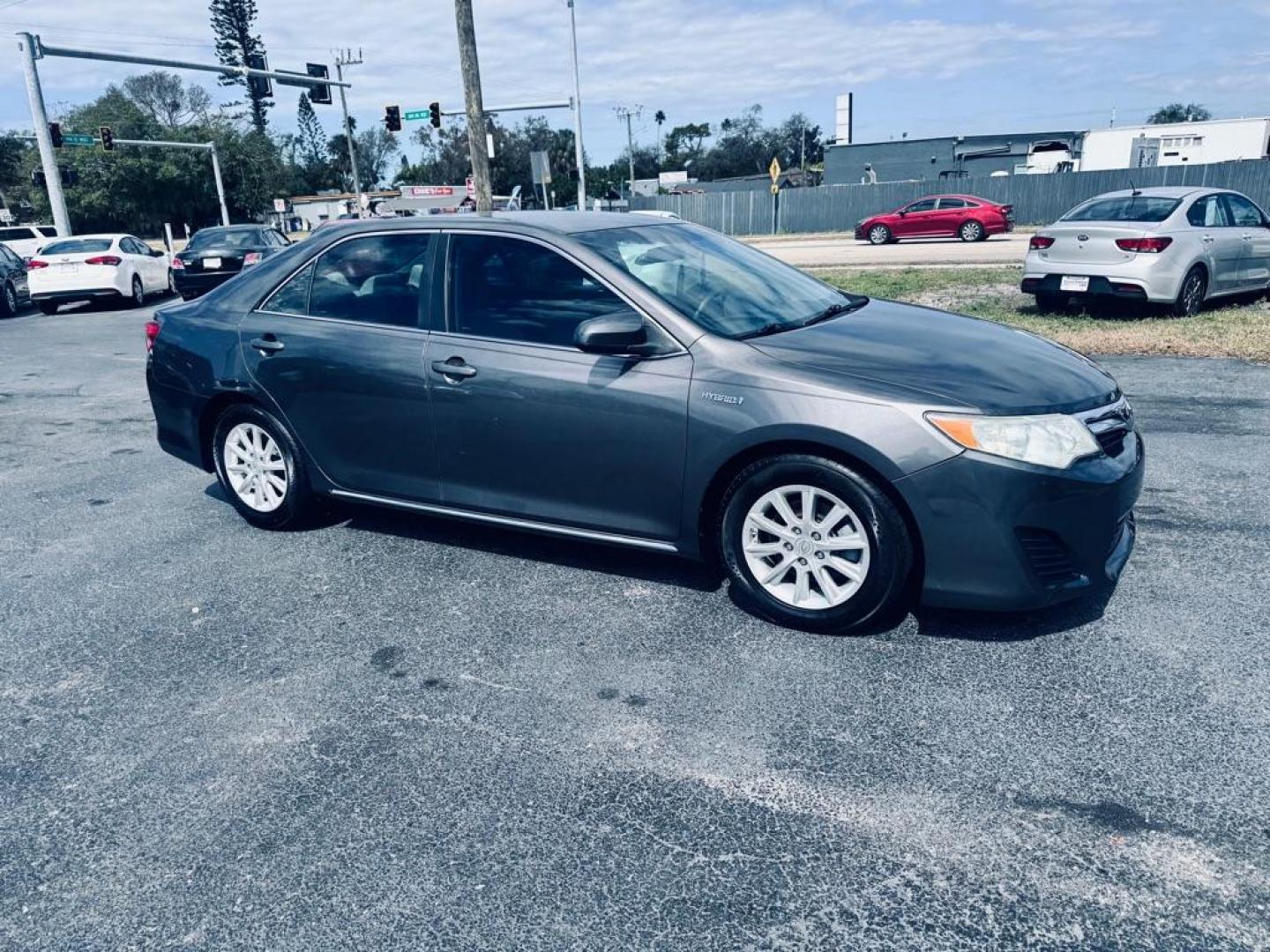 2014 GRAY TOYOTA CAMRY HYBRID (4T1BD1FK0EU) with an 2.5L engine, Continuously Variable transmission, located at 2929 9th St. West, Bradenton, 34205, (941) 242-2810, 27.473591, -82.570679 - Photo#2