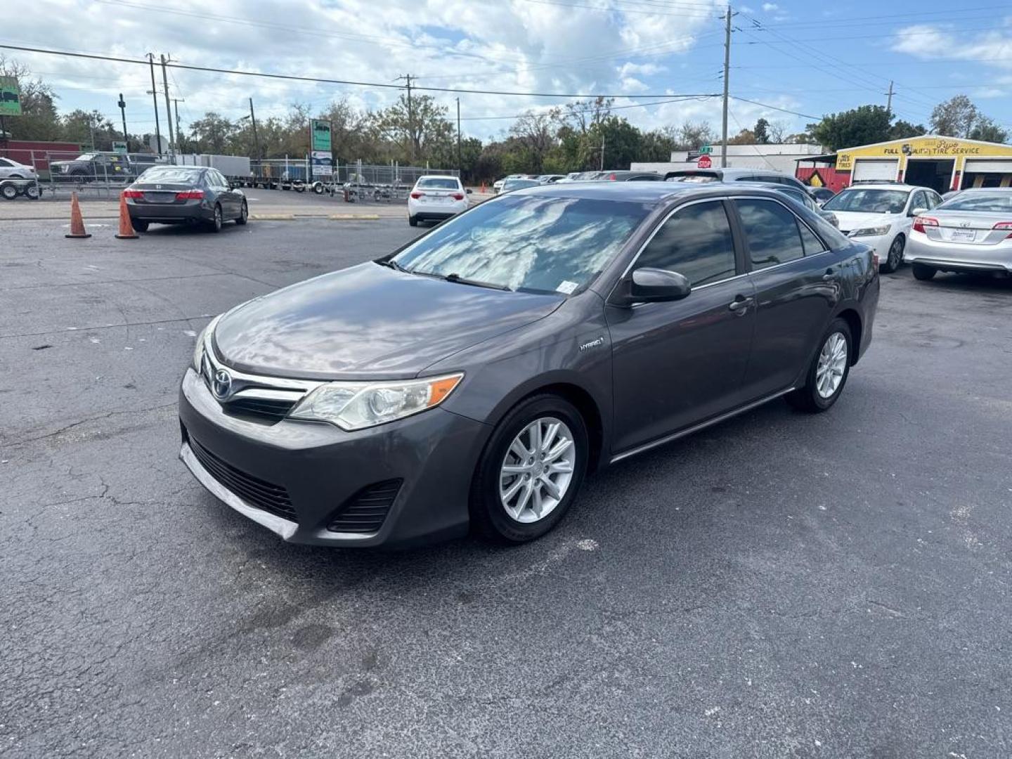 2014 GRAY TOYOTA CAMRY HYBRID (4T1BD1FK0EU) with an 2.5L engine, Continuously Variable transmission, located at 2929 9th St. West, Bradenton, 34205, (941) 242-2810, 27.473591, -82.570679 - Photo#4