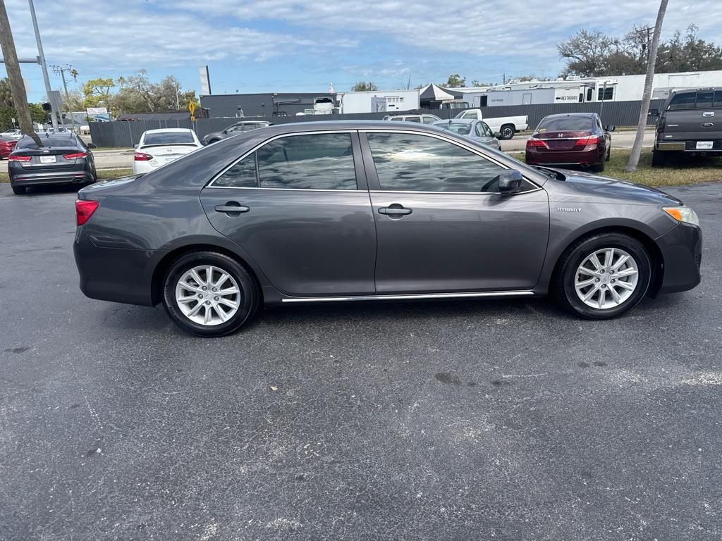 2014 GRAY TOYOTA CAMRY HYBRID (4T1BD1FK0EU) with an 2.5L engine, Continuously Variable transmission, located at 2929 9th St. West, Bradenton, 34205, (941) 242-2810, 27.473591, -82.570679 - Thanks for inquring into DriveNation USA! All vehicles listed can be viewed at www.drivenationusa.com for vehicle history reports and additonal info. We cannot quote any terms such as down payments or monthly payments without an application. You can apply directly at www.drivenationusa.com or by con - Photo#9