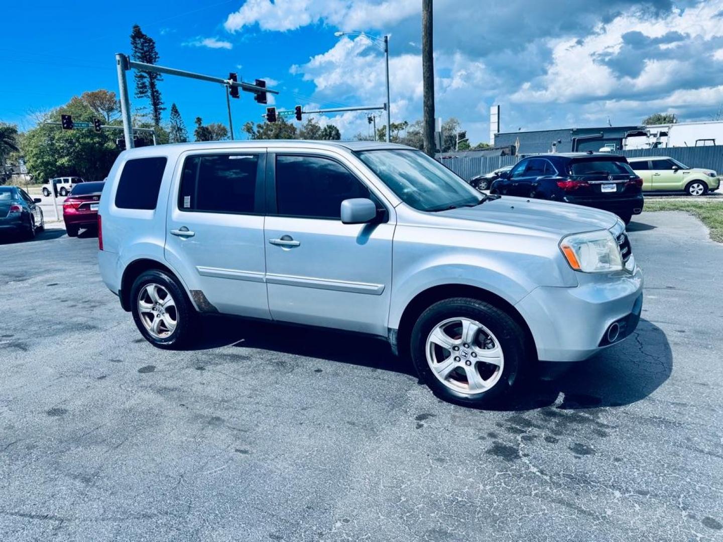 2013 SILVER HONDA PILOT EXL (5FNYF3H53DB) with an 3.5L engine, Automatic transmission, located at 2929 9th St. West, Bradenton, 34205, (941) 242-2810, 27.473591, -82.570679 - Thanks for inquring into DriveNation USA! All vehicles listed can be viewed at www.drivenationusa.com for vehicle history reports and additonal info. We cannot quote any terms such as down payments or monthly payments without an application. You can apply directly at www.drivenationusa.com or by con - Photo#0