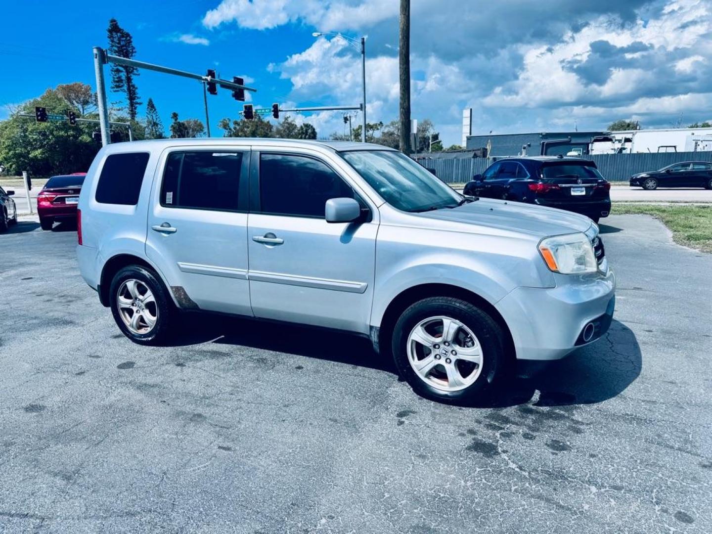 2013 SILVER HONDA PILOT EXL (5FNYF3H53DB) with an 3.5L engine, Automatic transmission, located at 2929 9th St. West, Bradenton, 34205, (941) 242-2810, 27.473591, -82.570679 - Thanks for inquring into DriveNation USA! All vehicles listed can be viewed at www.drivenationusa.com for vehicle history reports and additonal info. We cannot quote any terms such as down payments or monthly payments without an application. You can apply directly at www.drivenationusa.com or by con - Photo#1