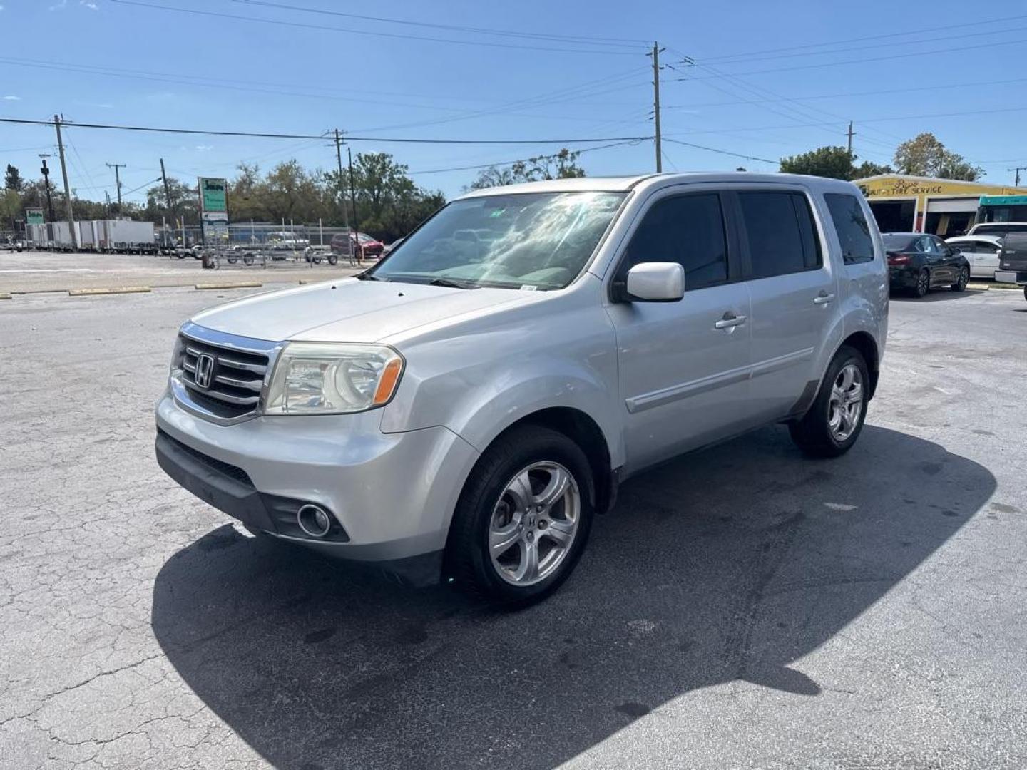 2013 SILVER HONDA PILOT EXL (5FNYF3H53DB) with an 3.5L engine, Automatic transmission, located at 2929 9th St. West, Bradenton, 34205, (941) 242-2810, 27.473591, -82.570679 - Thanks for inquring into DriveNation USA! All vehicles listed can be viewed at www.drivenationusa.com for vehicle history reports and additonal info. We cannot quote any terms such as down payments or monthly payments without an application. You can apply directly at www.drivenationusa.com or by con - Photo#3