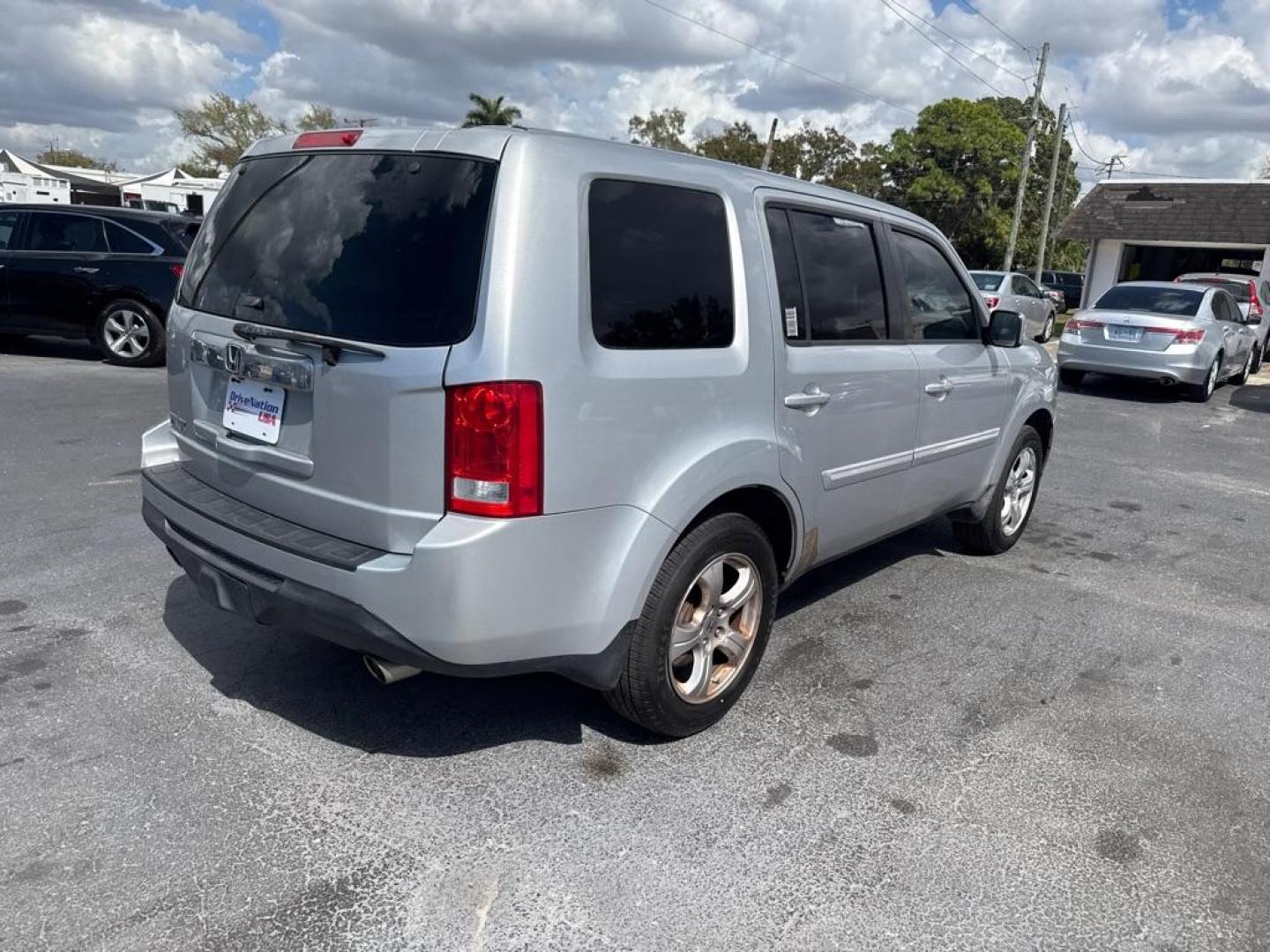 2013 SILVER HONDA PILOT EXL (5FNYF3H53DB) with an 3.5L engine, Automatic transmission, located at 2929 9th St. West, Bradenton, 34205, (941) 242-2810, 27.473591, -82.570679 - Thanks for inquring into DriveNation USA! All vehicles listed can be viewed at www.drivenationusa.com for vehicle history reports and additonal info. We cannot quote any terms such as down payments or monthly payments without an application. You can apply directly at www.drivenationusa.com or by con - Photo#7