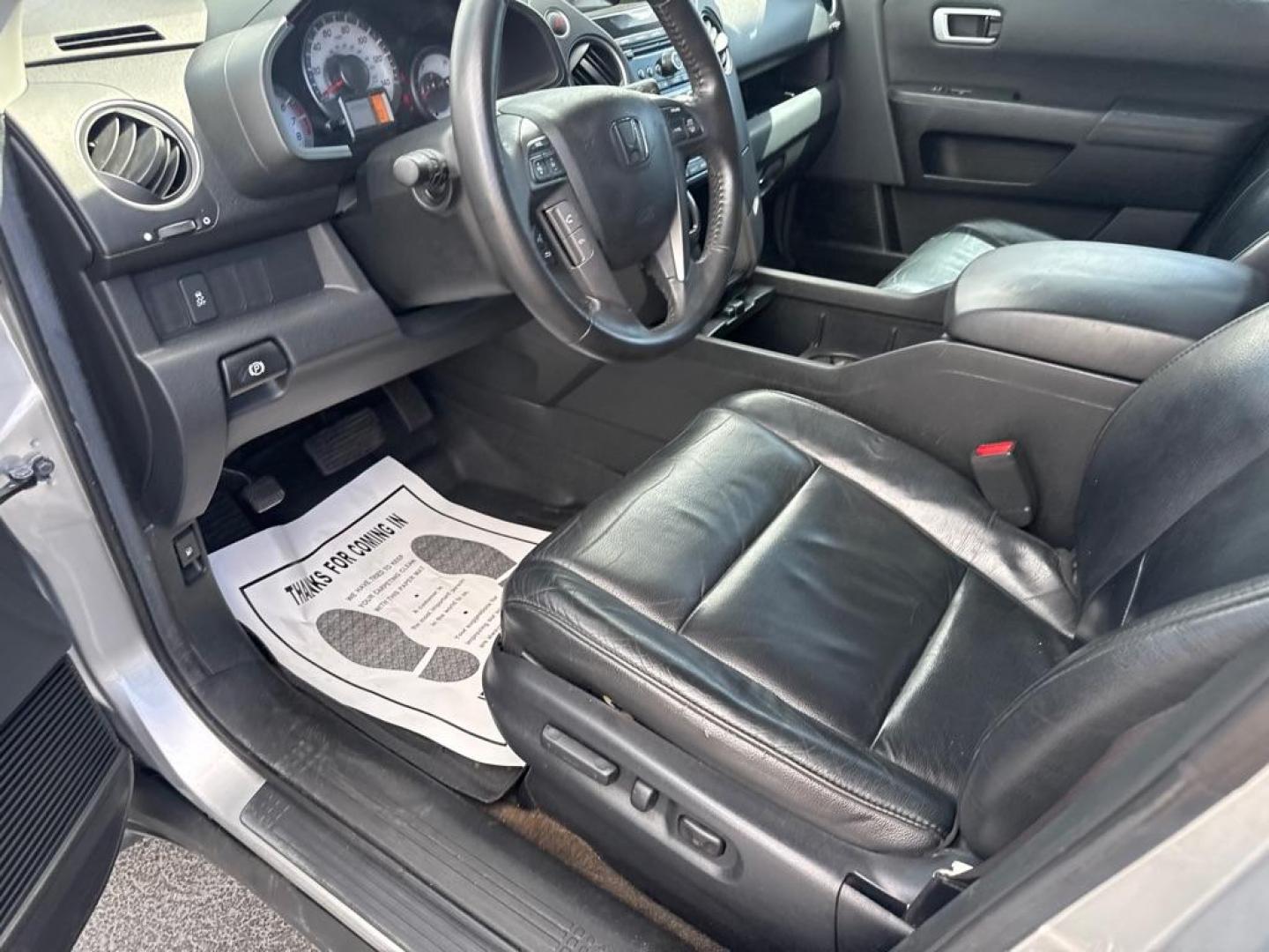2013 SILVER HONDA PILOT EXL (5FNYF3H53DB) with an 3.5L engine, Automatic transmission, located at 2929 9th St. West, Bradenton, 34205, (941) 242-2810, 27.473591, -82.570679 - Thanks for inquring into DriveNation USA! All vehicles listed can be viewed at www.drivenationusa.com for vehicle history reports and additonal info. We cannot quote any terms such as down payments or monthly payments without an application. You can apply directly at www.drivenationusa.com or by con - Photo#9