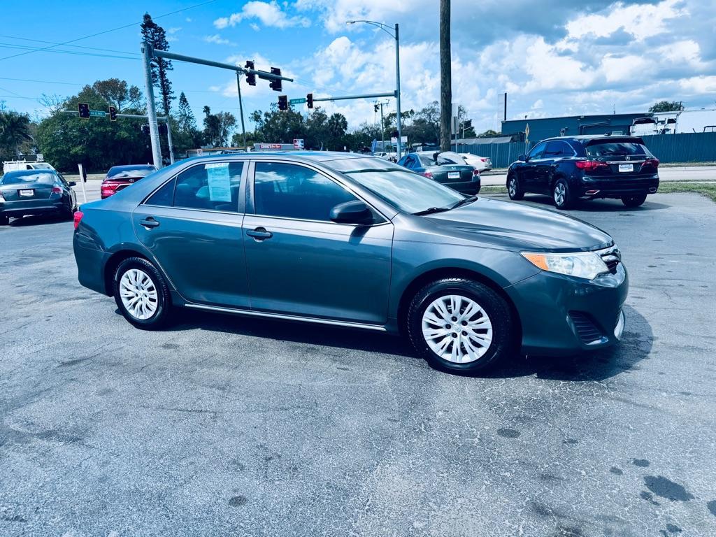 2012 GRAY TOYOTA CAMRY SE (4T1BF1FK4CU) with an 2.5L engine, Automatic transmission, located at 2929 9th St. West, Bradenton, 34205, (941) 242-2810, 27.473591, -82.570679 - Thanks for inquring into DriveNation USA! All vehicles listed can be viewed at www.drivenationusa.com for vehicle history reports and additonal info. We cannot quote any terms such as down payments or monthly payments without an application. You can apply directly at www.drivenationusa.com or by con - Photo#0