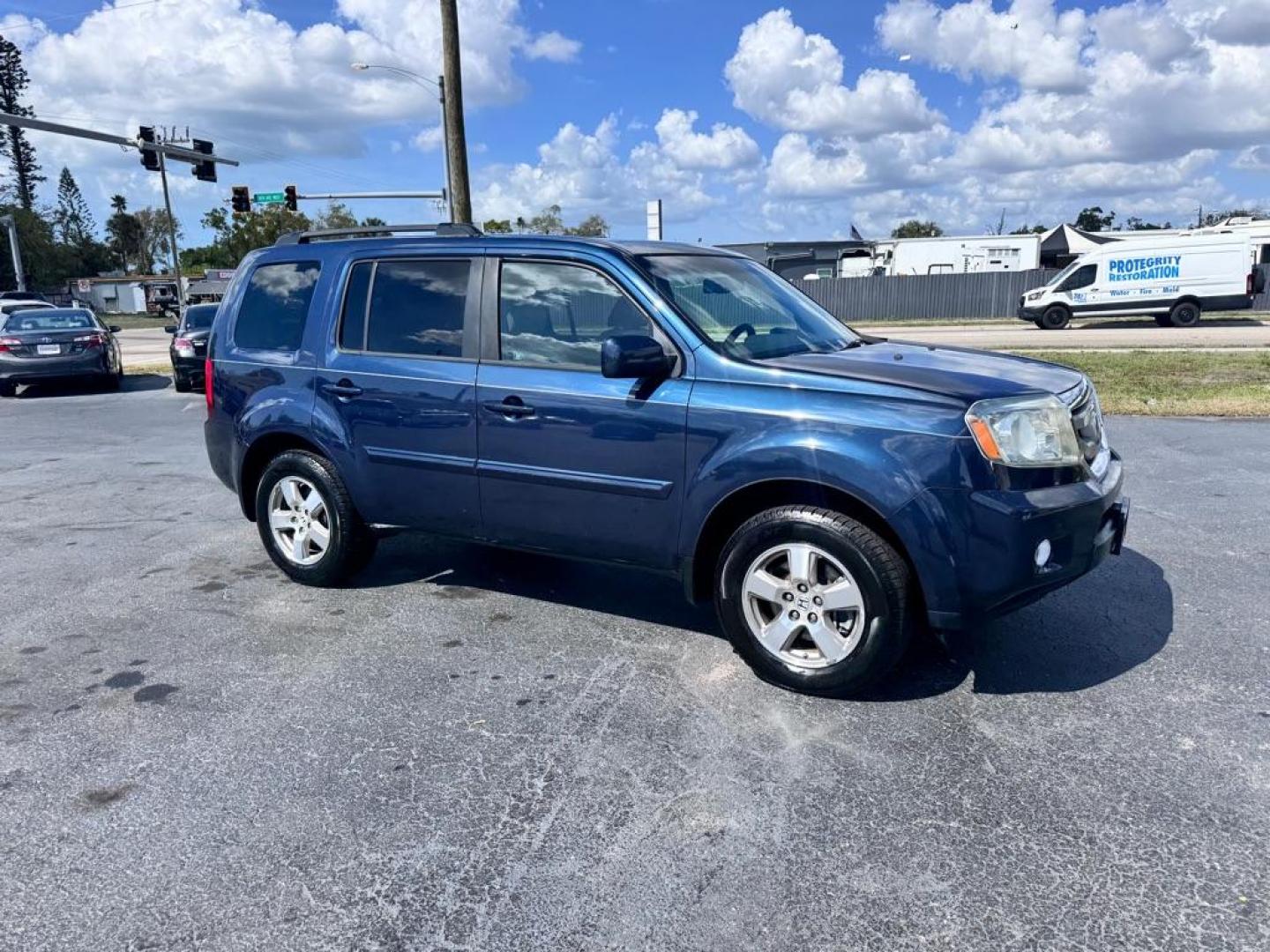 2011 GREEN HONDA PILOT EXL (5FNYF3H50BB) with an 3.5L engine, Automatic transmission, located at 2929 9th St. West, Bradenton, 34205, (941) 242-2810, 27.473591, -82.570679 - Photo#0