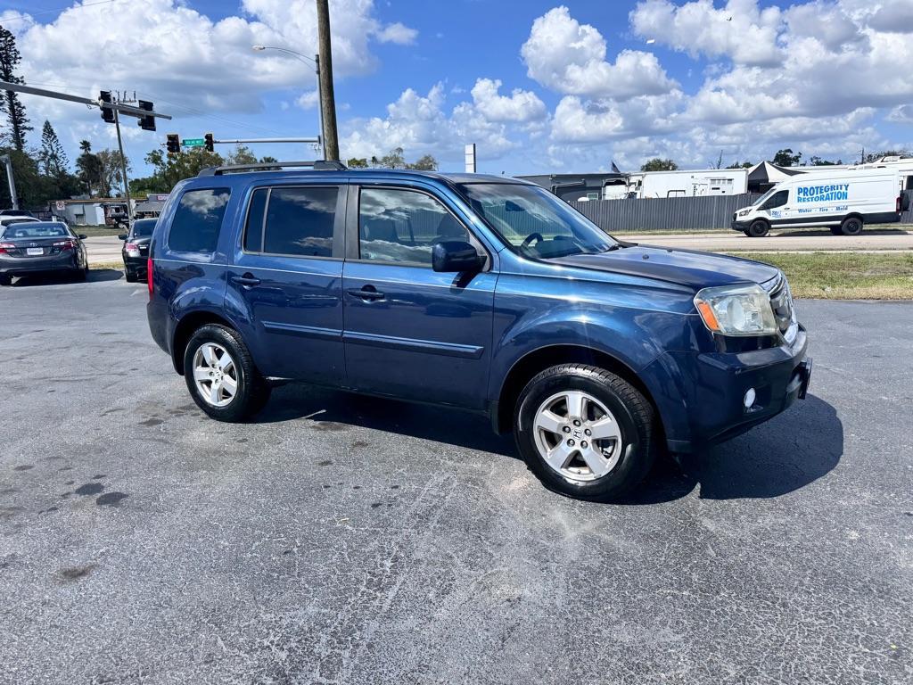 2011 BLUE HONDA PILOT EXL (5FNYF3H50BB) with an 3.5L engine, Automatic transmission, located at 2929 9th St. West, Bradenton, 34205, (941) 242-2810, 27.473591, -82.570679 - Thanks for inquring into DriveNation USA! All vehicles listed can be viewed at www.drivenationusa.com for vehicle history reports and additonal info. We cannot quote any terms such as down payments or monthly payments without an application. You can apply directly at www.drivenationusa.com or by con- Photo#0