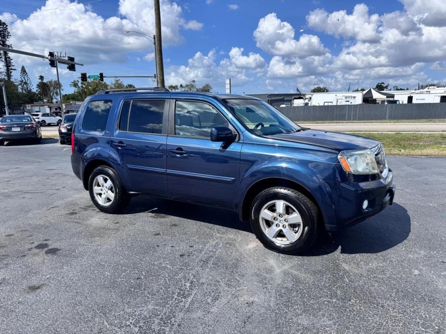 2011 GREEN HONDA PILOT EXL (5FNYF3H50BB) with an 3.5L engine, Automatic transmission, located at 2929 9th St. West, Bradenton, 34205, (941) 242-2810, 27.473591, -82.570679 - Photo#1