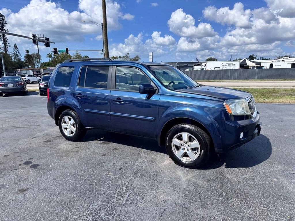 2011 BLUE HONDA PILOT EXL (5FNYF3H50BB) with an 3.5L engine, Automatic transmission, located at 2929 9th St. West, Bradenton, 34205, (941) 242-2810, 27.473591, -82.570679 - Thanks for inquring into DriveNation USA! All vehicles listed can be viewed at www.drivenationusa.com for vehicle history reports and additonal info. We cannot quote any terms such as down payments or monthly payments without an application. You can apply directly at www.drivenationusa.com or by con- Photo#1