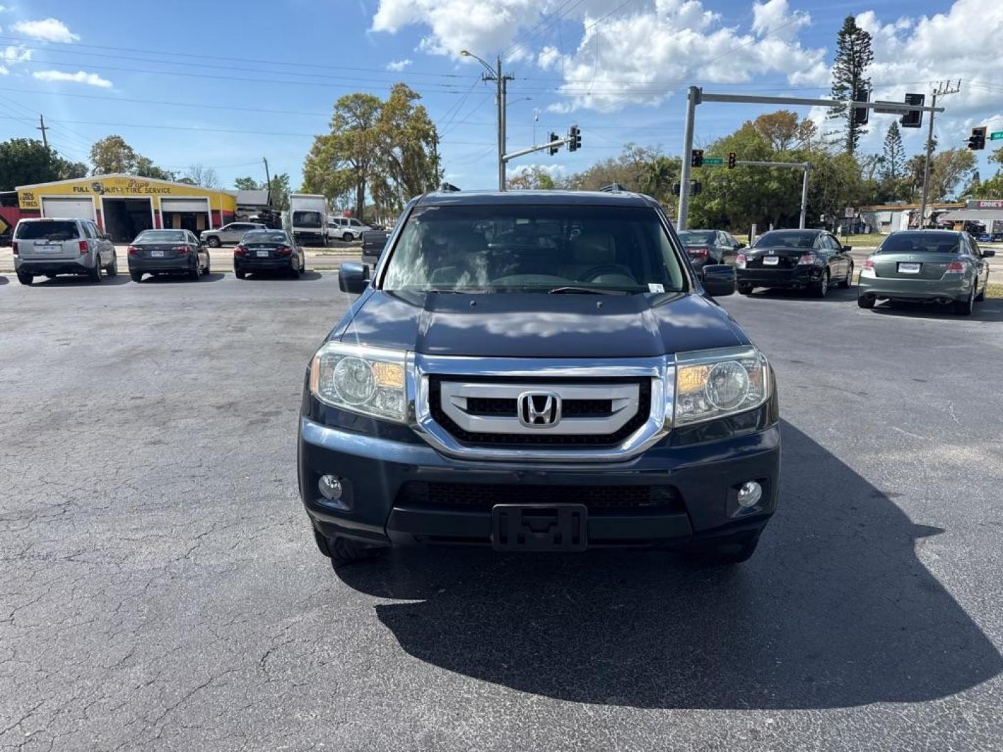 2011 GREEN HONDA PILOT EXL (5FNYF3H50BB) with an 3.5L engine, Automatic transmission, located at 2929 9th St. West, Bradenton, 34205, (941) 242-2810, 27.473591, -82.570679 - Photo#3