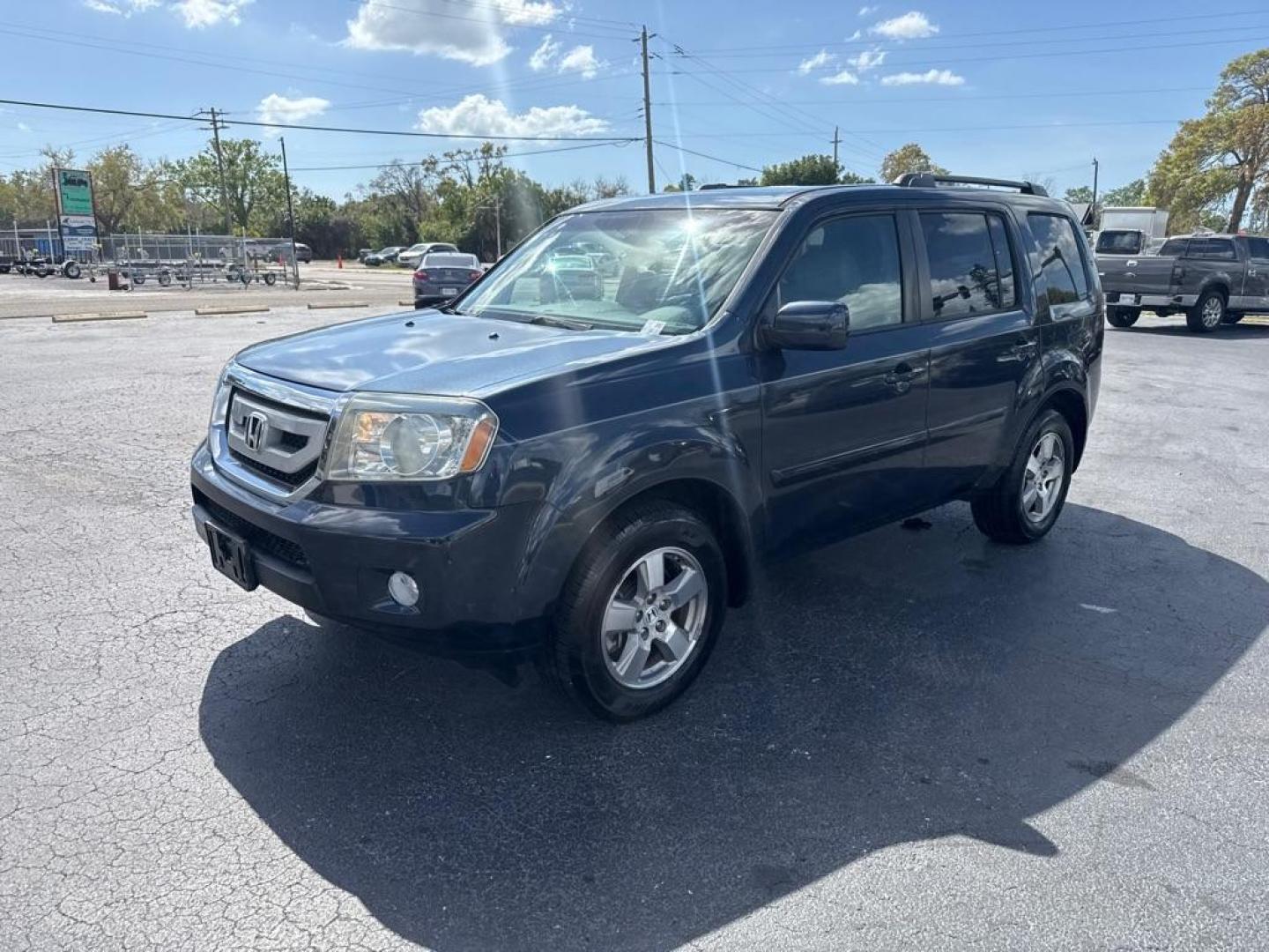 2011 GREEN HONDA PILOT EXL (5FNYF3H50BB) with an 3.5L engine, Automatic transmission, located at 2929 9th St. West, Bradenton, 34205, (941) 242-2810, 27.473591, -82.570679 - Photo#4