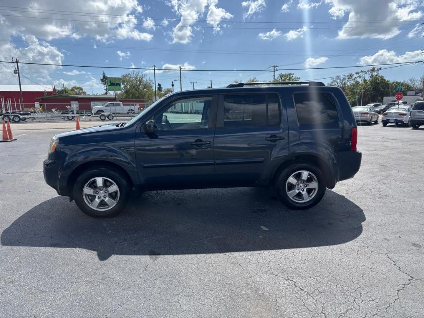 2011 GREEN HONDA PILOT EXL (5FNYF3H50BB) with an 3.5L engine, Automatic transmission, located at 2929 9th St. West, Bradenton, 34205, (941) 242-2810, 27.473591, -82.570679 - Photo#5