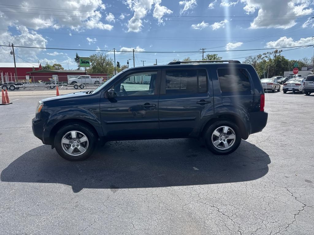 2011 BLUE HONDA PILOT EXL (5FNYF3H50BB) with an 3.5L engine, Automatic transmission, located at 2929 9th St. West, Bradenton, 34205, (941) 242-2810, 27.473591, -82.570679 - Thanks for inquring into DriveNation USA! All vehicles listed can be viewed at www.drivenationusa.com for vehicle history reports and additonal info. We cannot quote any terms such as down payments or monthly payments without an application. You can apply directly at www.drivenationusa.com or by con- Photo#5