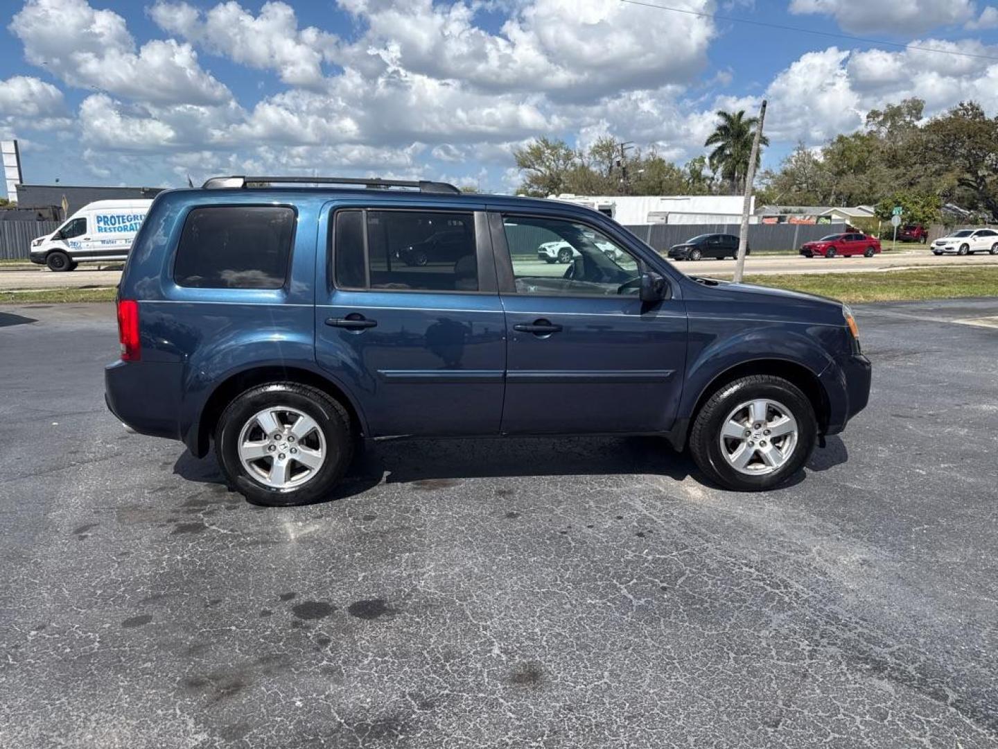2011 GREEN HONDA PILOT EXL (5FNYF3H50BB) with an 3.5L engine, Automatic transmission, located at 2929 9th St. West, Bradenton, 34205, (941) 242-2810, 27.473591, -82.570679 - Photo#9