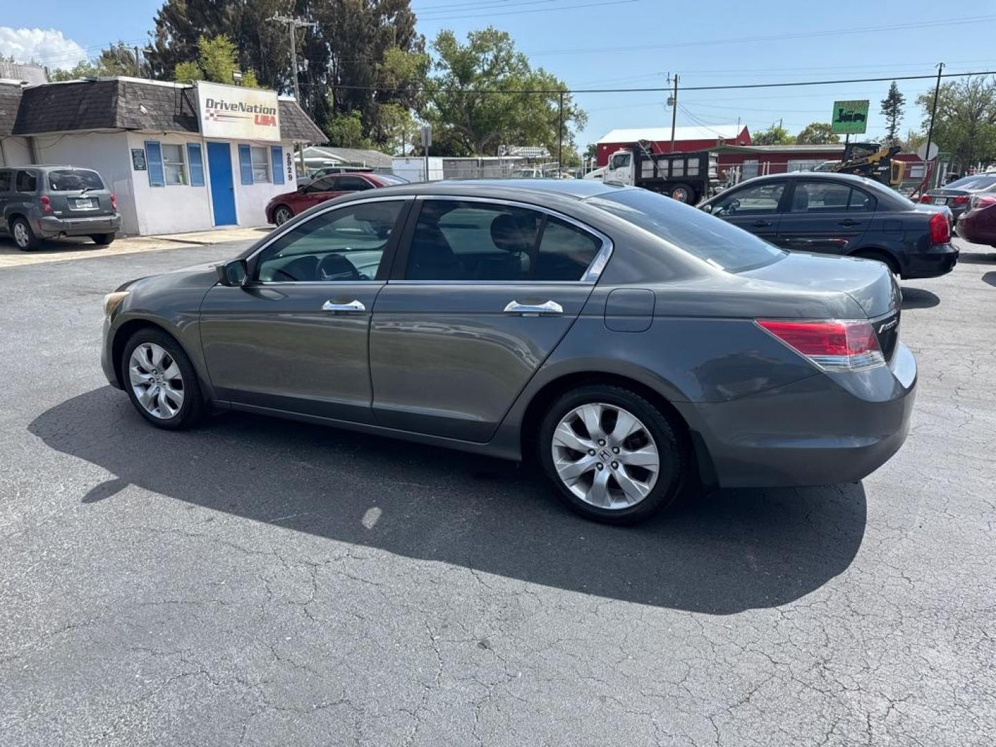 2009 GRAY HONDA ACCORD EXL (1HGCP36839A) with an 3.5L engine, Automatic transmission, located at 2929 9th St. West, Bradenton, 34205, (941) 242-2810, 27.473591, -82.570679 - Thanks for inquring into DriveNation USA! All vehicles listed can be viewed at www.drivenationusa.com for vehicle history reports and additonal info. We cannot quote any terms such as down payments or monthly payments without an application. You can apply directly at www.drivenationusa.com or by con - Photo#4