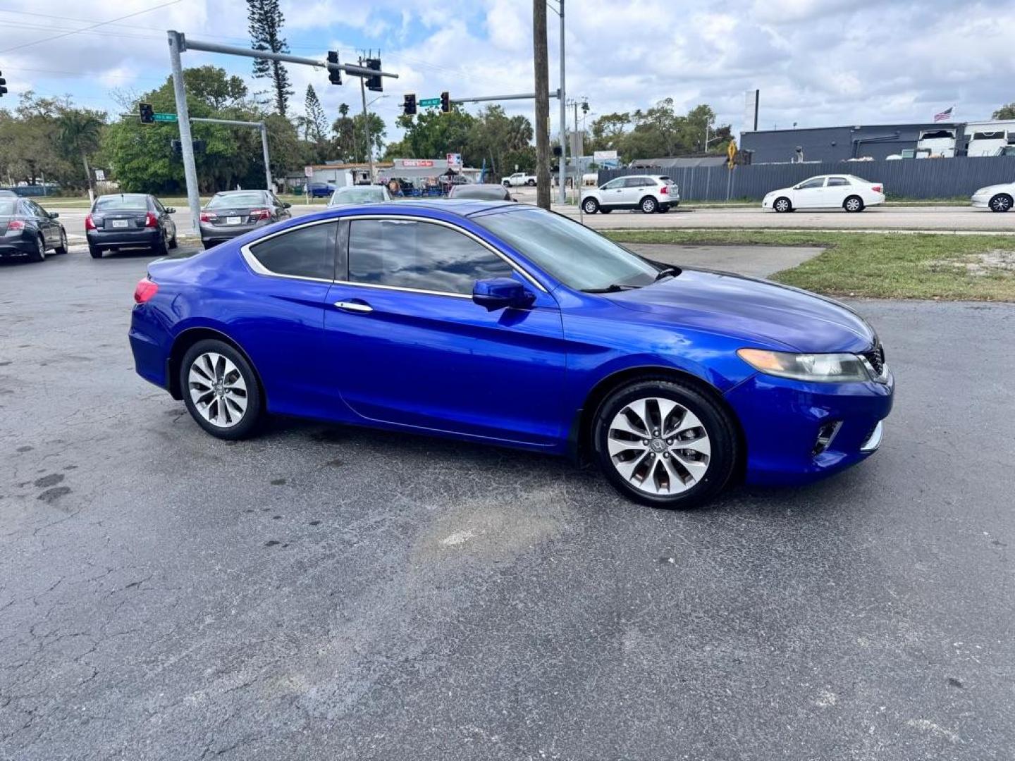 2013 BLUE HONDA ACCORD EXL (1HGCT1B88DA) with an 2.4L engine, Automatic transmission, located at 2929 9th St. West, Bradenton, 34205, (941) 242-2810, 27.473591, -82.570679 - Thanks for inquring into DriveNation USA! All vehicles listed can be viewed at www.drivenationusa.com for vehicle history reports and additonal info. We cannot quote any terms such as down payments or monthly payments without an application. You can apply directly at www.drivenationusa.com or by con - Photo#0