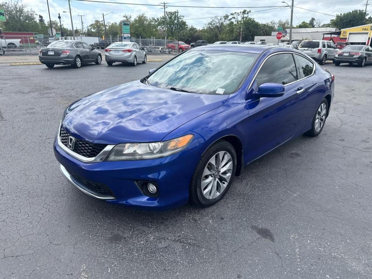 2013 BLUE HONDA ACCORD EXL (1HGCT1B88DA) with an 2.4L engine, Automatic transmission, located at 2929 9th St. West, Bradenton, 34205, (941) 242-2810, 27.473591, -82.570679 - Thanks for inquring into DriveNation USA! All vehicles listed can be viewed at www.drivenationusa.com for vehicle history reports and additonal info. We cannot quote any terms such as down payments or monthly payments without an application. You can apply directly at www.drivenationusa.com or by con - Photo#3