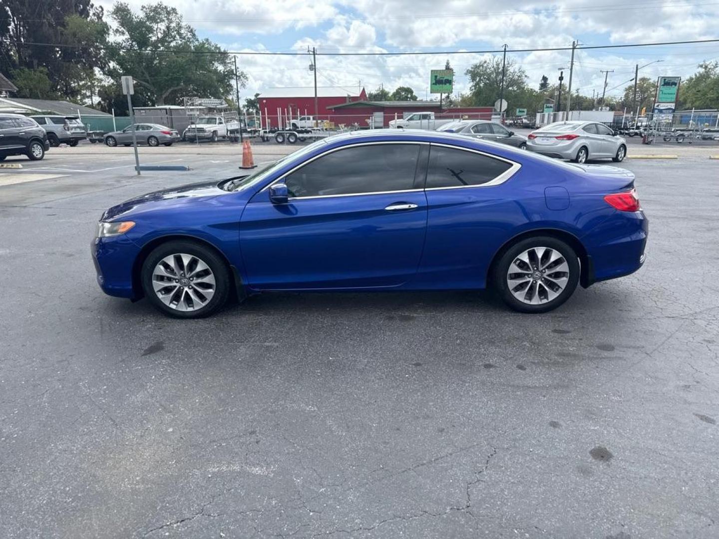 2013 BLUE HONDA ACCORD EXL (1HGCT1B88DA) with an 2.4L engine, Automatic transmission, located at 2929 9th St. West, Bradenton, 34205, (941) 242-2810, 27.473591, -82.570679 - Thanks for inquring into DriveNation USA! All vehicles listed can be viewed at www.drivenationusa.com for vehicle history reports and additonal info. We cannot quote any terms such as down payments or monthly payments without an application. You can apply directly at www.drivenationusa.com or by con - Photo#4