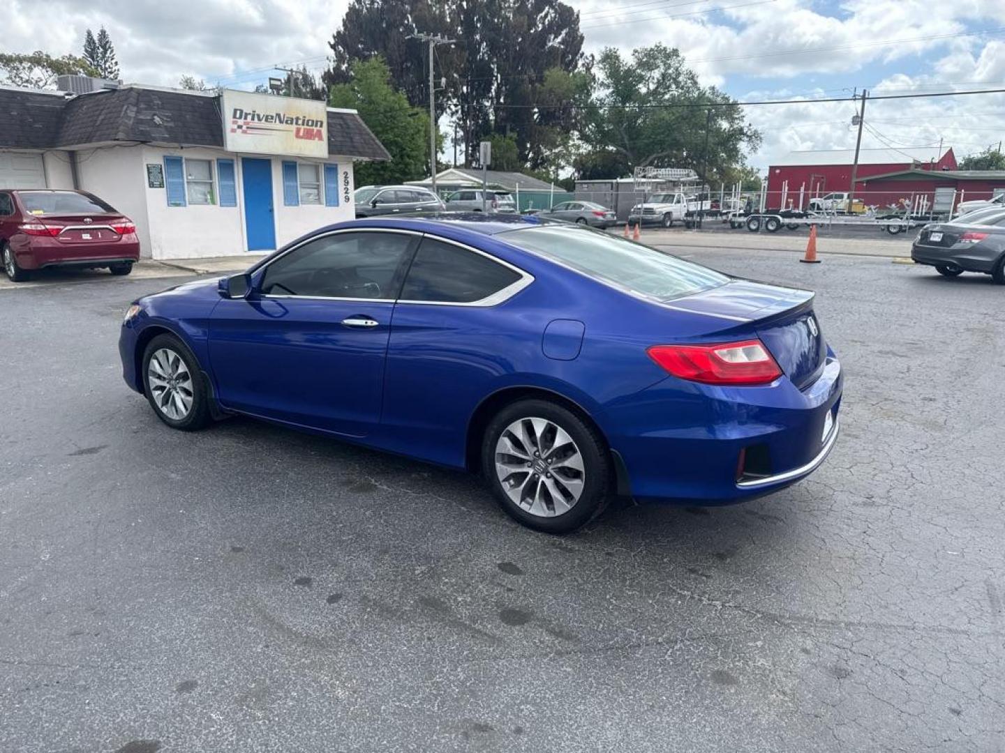 2013 BLUE HONDA ACCORD EXL (1HGCT1B88DA) with an 2.4L engine, Automatic transmission, located at 2929 9th St. West, Bradenton, 34205, (941) 242-2810, 27.473591, -82.570679 - Thanks for inquring into DriveNation USA! All vehicles listed can be viewed at www.drivenationusa.com for vehicle history reports and additonal info. We cannot quote any terms such as down payments or monthly payments without an application. You can apply directly at www.drivenationusa.com or by con - Photo#5
