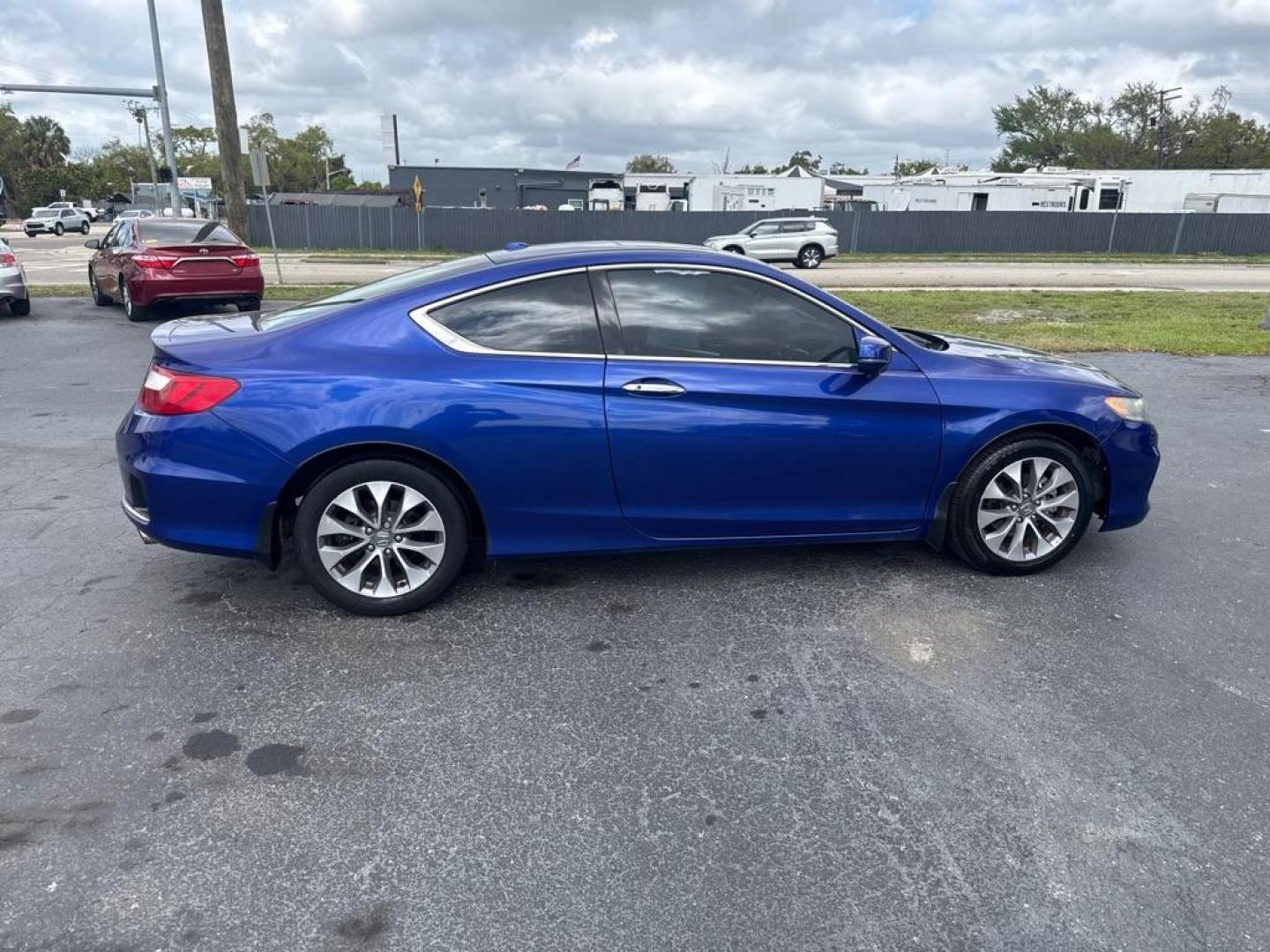 2013 BLUE HONDA ACCORD EXL (1HGCT1B88DA) with an 2.4L engine, Automatic transmission, located at 2929 9th St. West, Bradenton, 34205, (941) 242-2810, 27.473591, -82.570679 - Thanks for inquring into DriveNation USA! All vehicles listed can be viewed at www.drivenationusa.com for vehicle history reports and additonal info. We cannot quote any terms such as down payments or monthly payments without an application. You can apply directly at www.drivenationusa.com or by con - Photo#8
