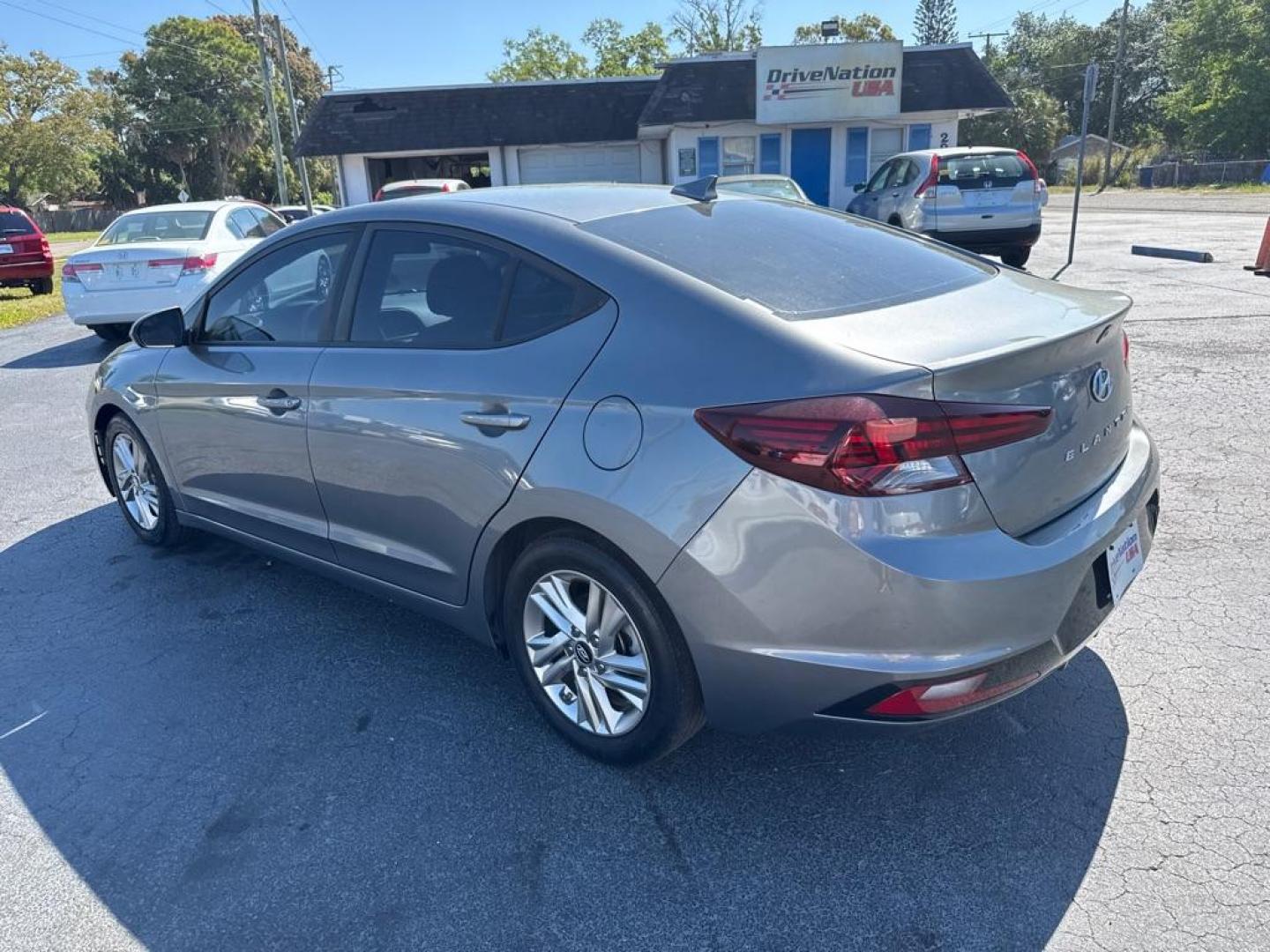 2019 GRAY HYUNDAI ELANTRA SEL (5NPD84LF2KH) with an 2.0L engine, Automatic transmission, located at 2929 9th St. West, Bradenton, 34205, (941) 242-2810, 27.473591, -82.570679 - Photo#5