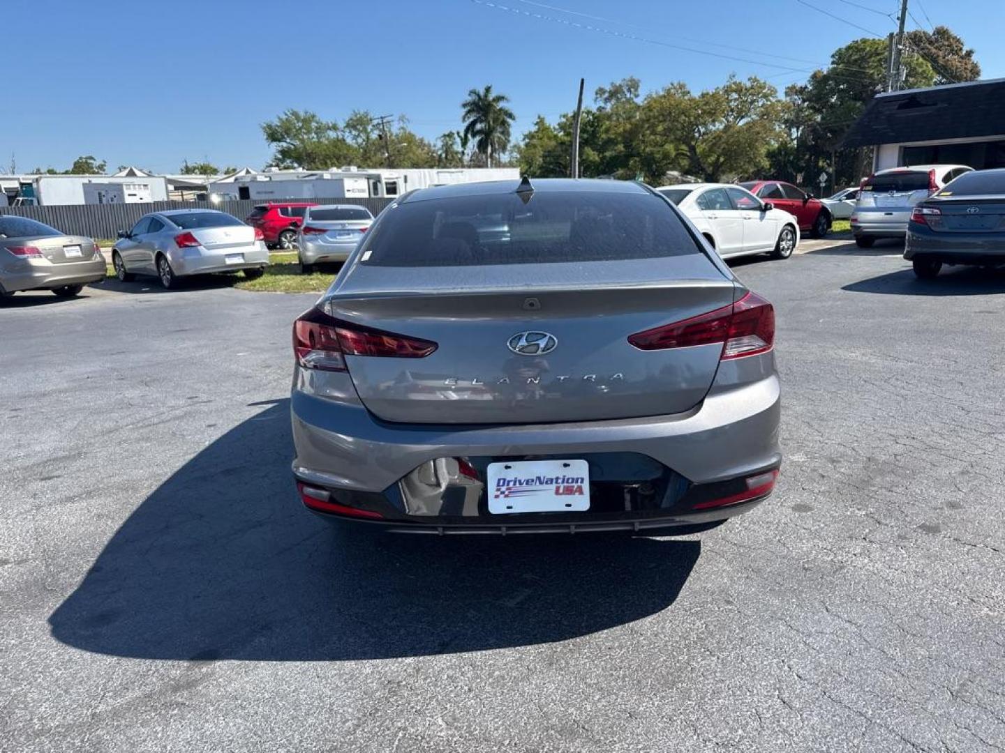 2019 GRAY HYUNDAI ELANTRA SEL (5NPD84LF2KH) with an 2.0L engine, Automatic transmission, located at 2929 9th St. West, Bradenton, 34205, (941) 242-2810, 27.473591, -82.570679 - Photo#6