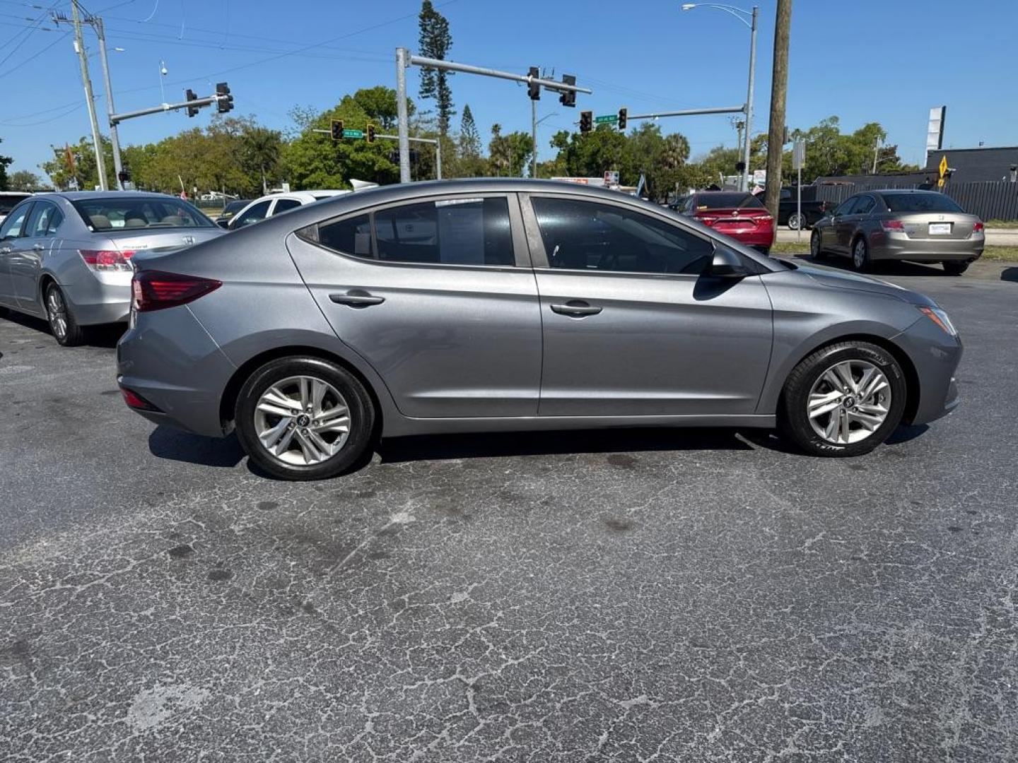 2019 GRAY HYUNDAI ELANTRA SEL (5NPD84LF2KH) with an 2.0L engine, Automatic transmission, located at 2929 9th St. West, Bradenton, 34205, (941) 242-2810, 27.473591, -82.570679 - Photo#8