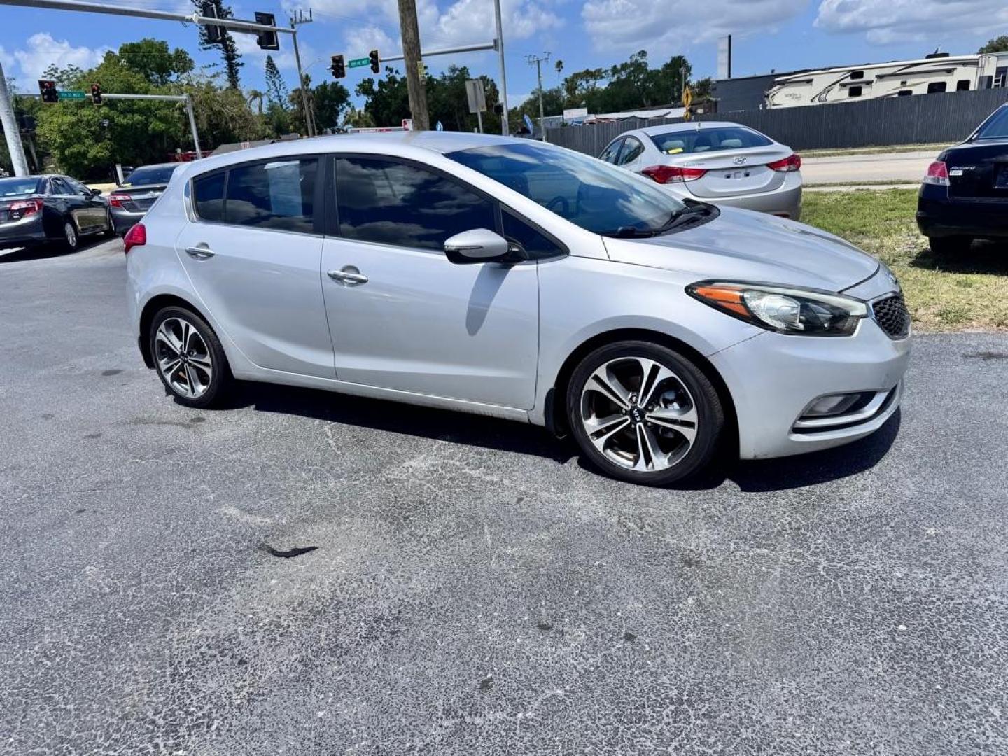 2016 SILVER KIA FORTE EX (KNAFX5A83G5) with an 2.0L engine, Automatic transmission, located at 2929 9th St. West, Bradenton, 34205, (941) 242-2810, 27.473591, -82.570679 - Thanks for inquring into DriveNation USA! All vehicles listed can be viewed at www.drivenationusa.com for vehicle history reports and additonal info. We cannot quote any terms such as down payments or monthly payments without an application. You can apply directly at www.drivenationusa.com or by con - Photo#0