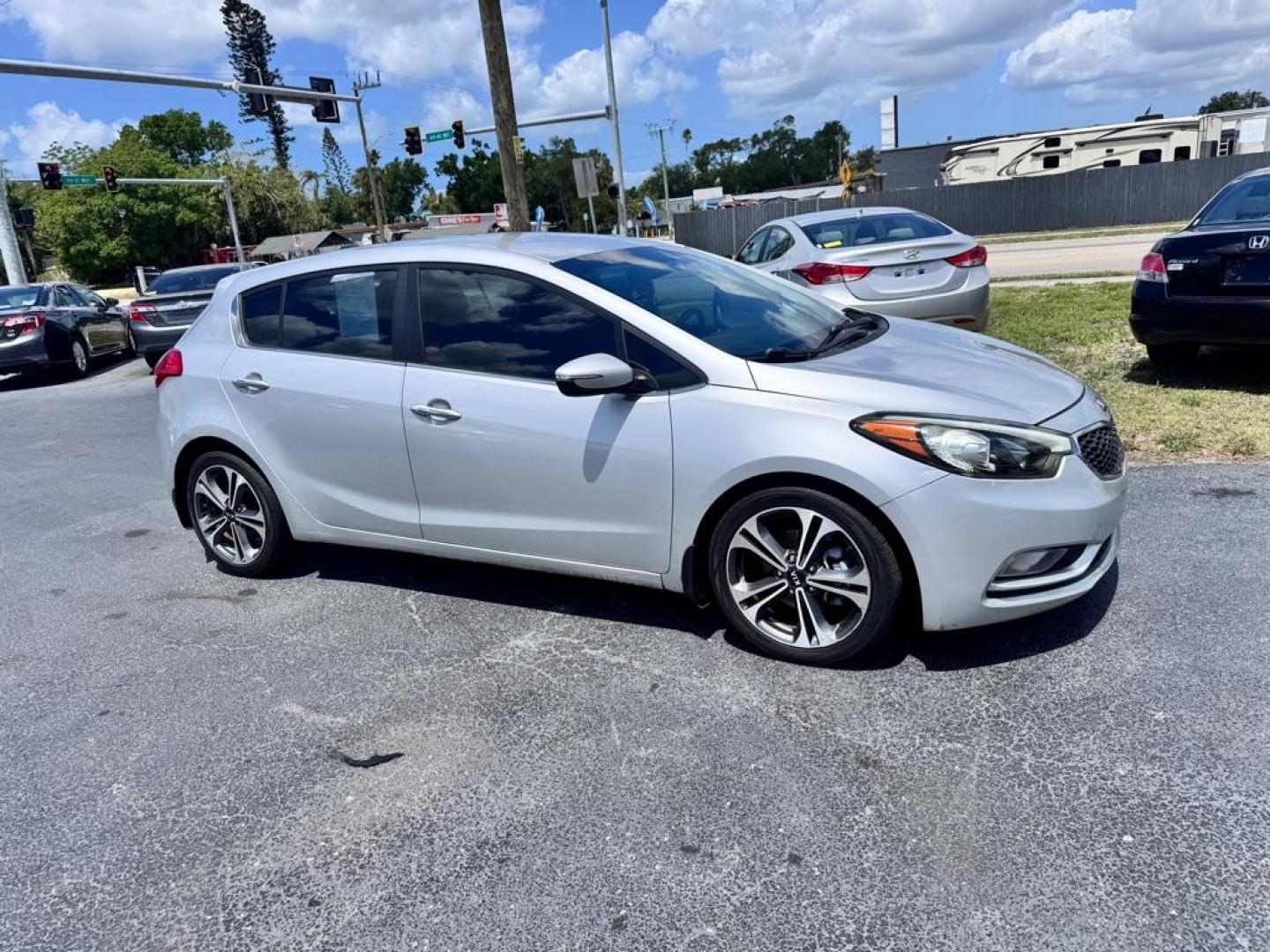 2016 SILVER KIA FORTE EX (KNAFX5A83G5) with an 2.0L engine, Automatic transmission, located at 2929 9th St. West, Bradenton, 34205, (941) 242-2810, 27.473591, -82.570679 - Thanks for inquring into DriveNation USA! All vehicles listed can be viewed at www.drivenationusa.com for vehicle history reports and additonal info. We cannot quote any terms such as down payments or monthly payments without an application. You can apply directly at www.drivenationusa.com or by con - Photo#1