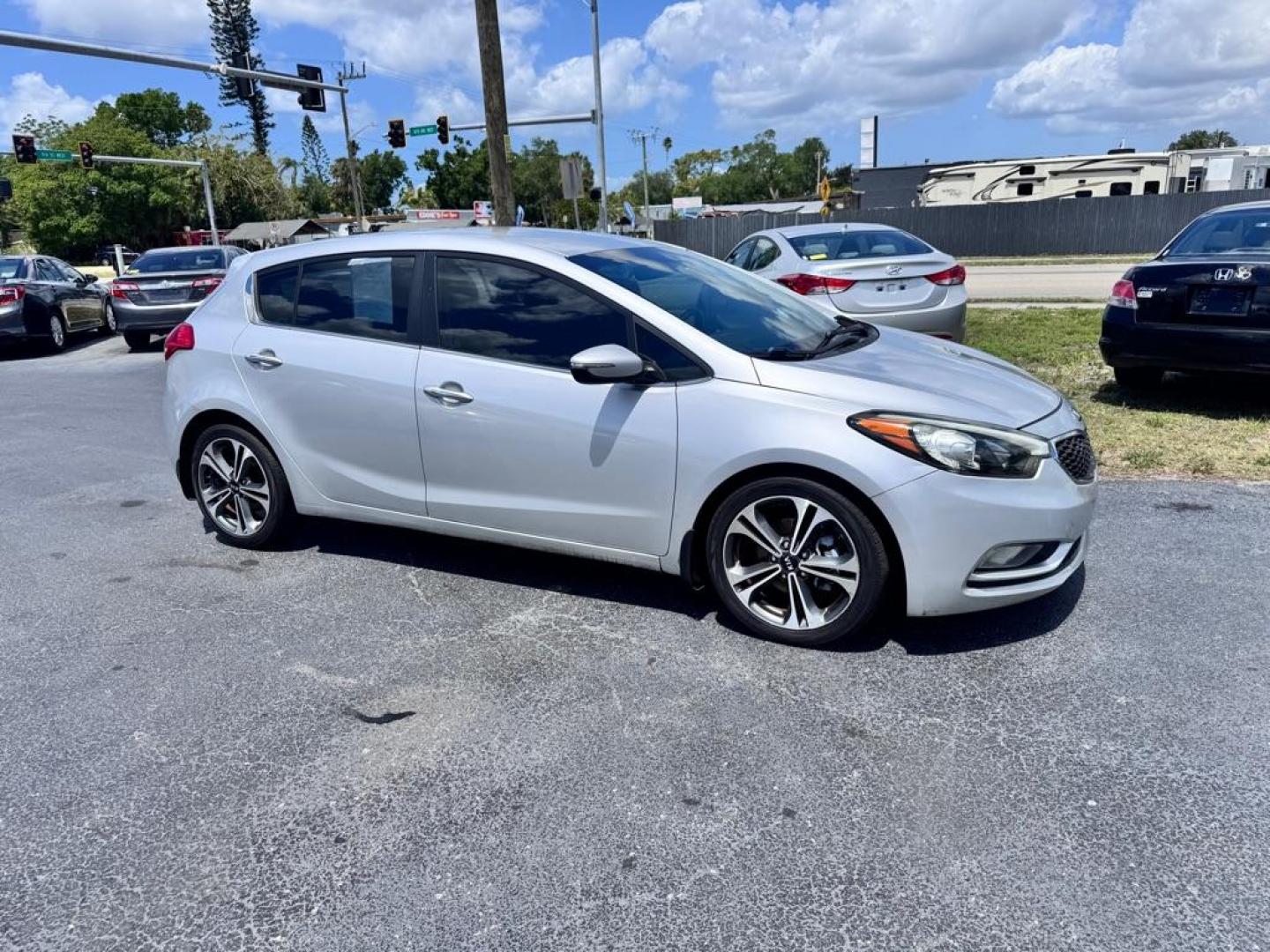 2016 SILVER KIA FORTE EX (KNAFX5A83G5) with an 2.0L engine, Automatic transmission, located at 2929 9th St. West, Bradenton, 34205, (941) 242-2810, 27.473591, -82.570679 - Thanks for inquring into DriveNation USA! All vehicles listed can be viewed at www.drivenationusa.com for vehicle history reports and additonal info. We cannot quote any terms such as down payments or monthly payments without an application. You can apply directly at www.drivenationusa.com or by con - Photo#3