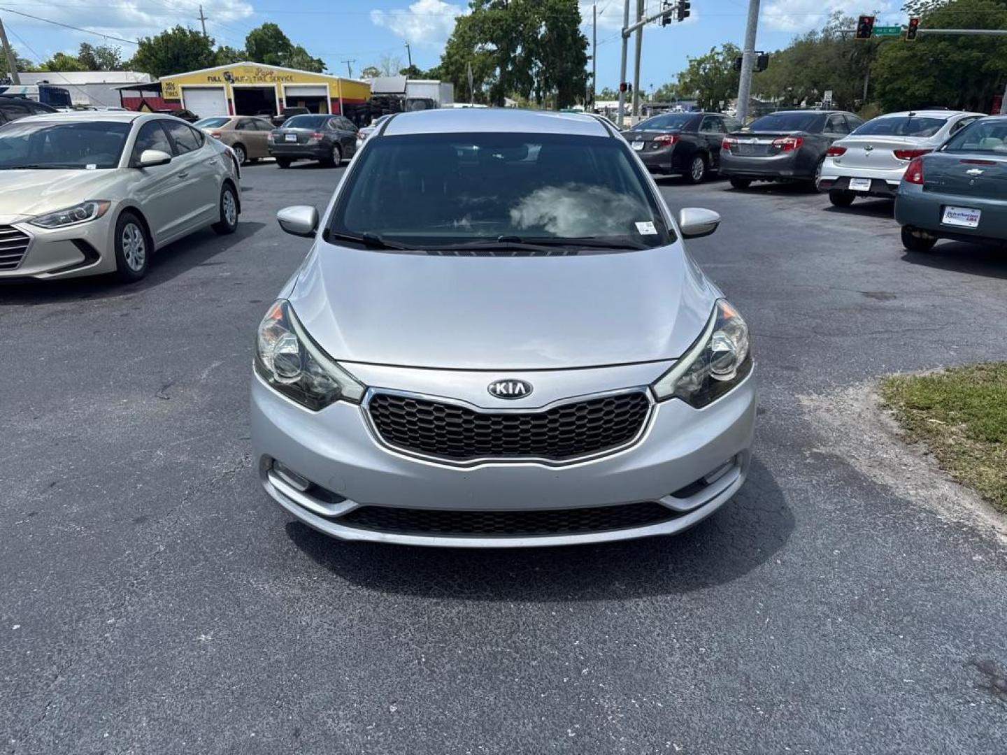 2016 SILVER KIA FORTE EX (KNAFX5A83G5) with an 2.0L engine, Automatic transmission, located at 2929 9th St. West, Bradenton, 34205, (941) 242-2810, 27.473591, -82.570679 - Thanks for inquring into DriveNation USA! All vehicles listed can be viewed at www.drivenationusa.com for vehicle history reports and additonal info. We cannot quote any terms such as down payments or monthly payments without an application. You can apply directly at www.drivenationusa.com or by con - Photo#4