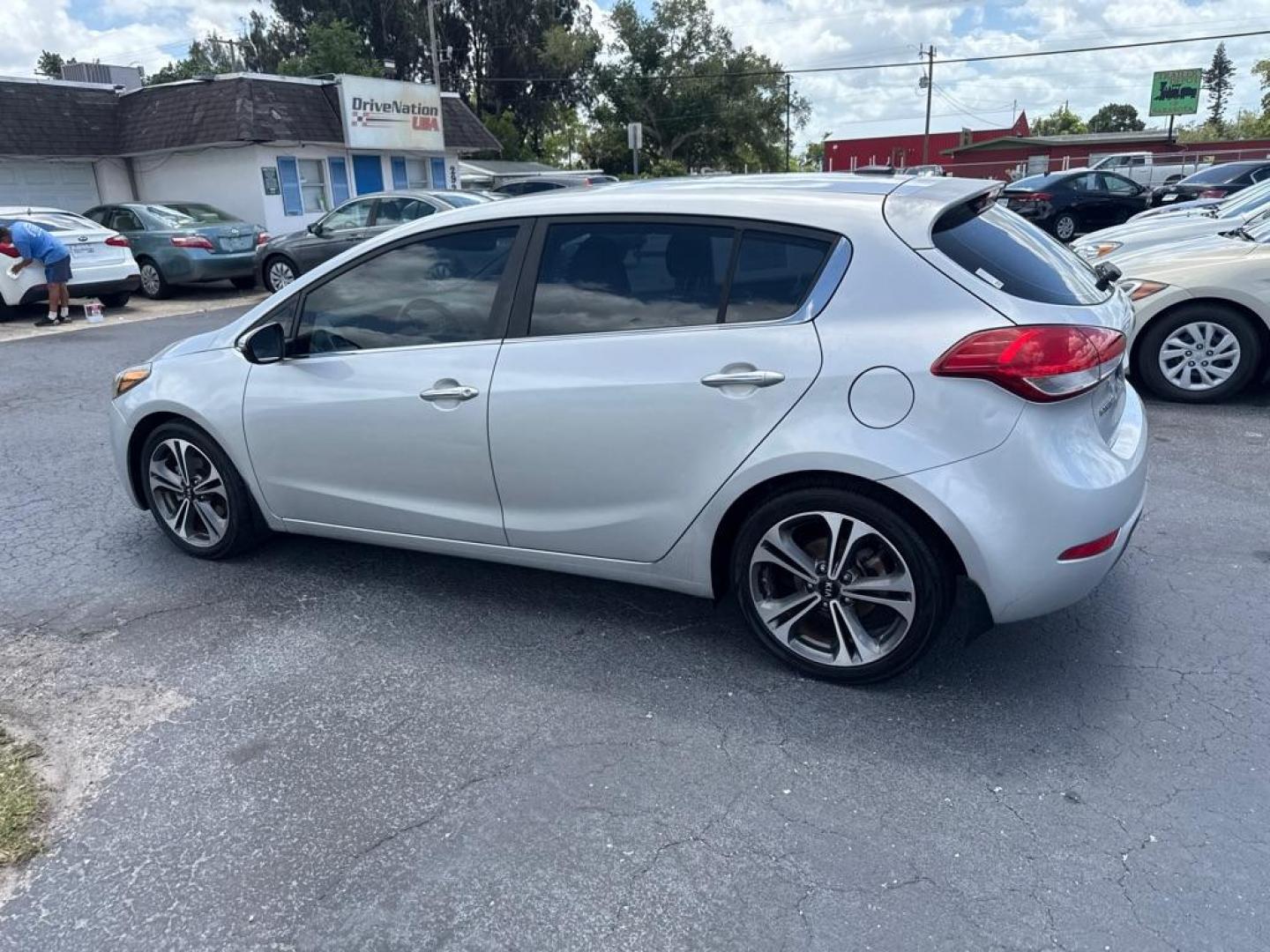 2016 SILVER KIA FORTE EX (KNAFX5A83G5) with an 2.0L engine, Automatic transmission, located at 2929 9th St. West, Bradenton, 34205, (941) 242-2810, 27.473591, -82.570679 - Thanks for inquring into DriveNation USA! All vehicles listed can be viewed at www.drivenationusa.com for vehicle history reports and additonal info. We cannot quote any terms such as down payments or monthly payments without an application. You can apply directly at www.drivenationusa.com or by con - Photo#6