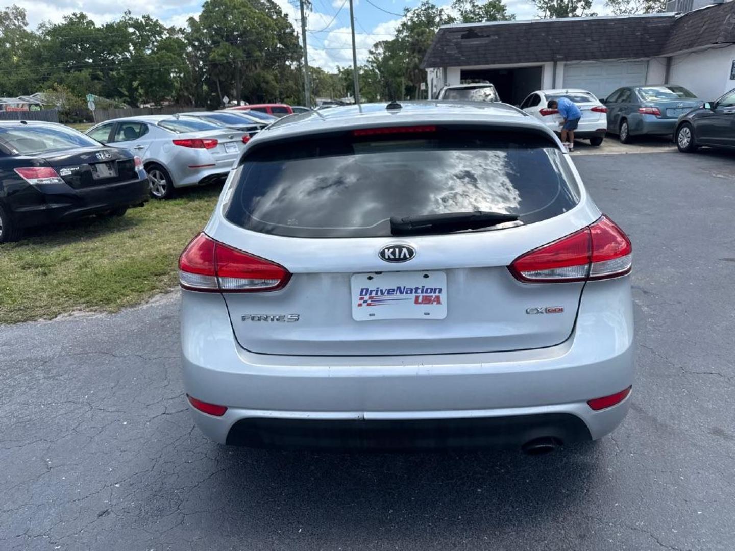 2016 SILVER KIA FORTE EX (KNAFX5A83G5) with an 2.0L engine, Automatic transmission, located at 2929 9th St. West, Bradenton, 34205, (941) 242-2810, 27.473591, -82.570679 - Thanks for inquring into DriveNation USA! All vehicles listed can be viewed at www.drivenationusa.com for vehicle history reports and additonal info. We cannot quote any terms such as down payments or monthly payments without an application. You can apply directly at www.drivenationusa.com or by con - Photo#7