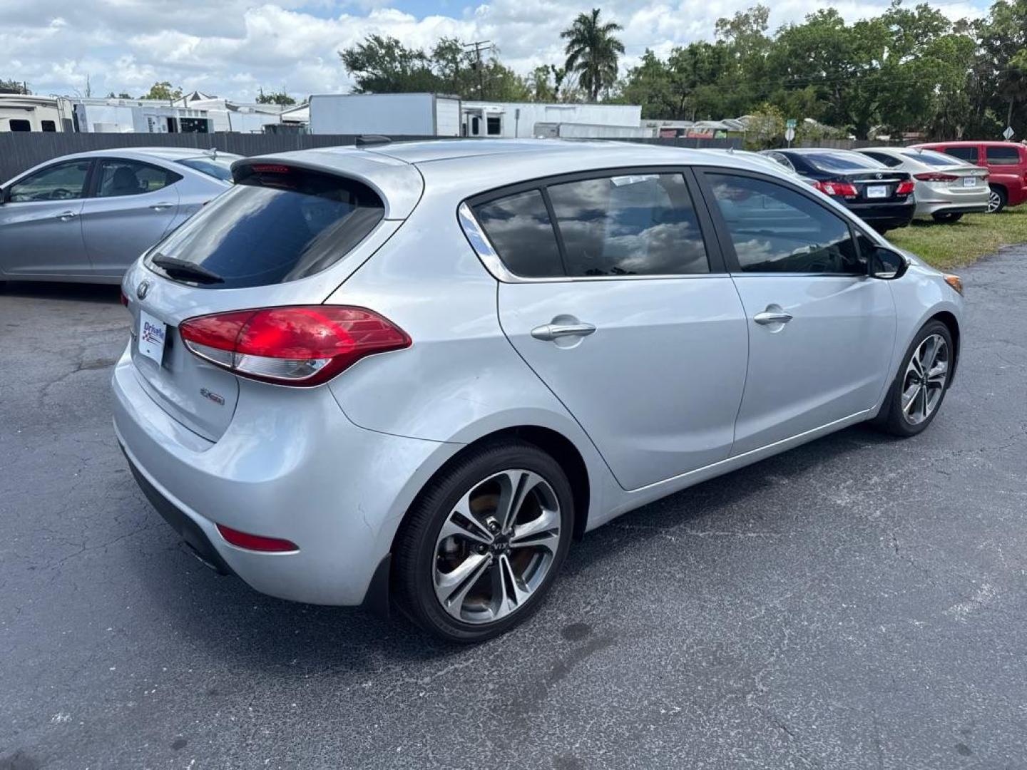 2016 SILVER KIA FORTE EX (KNAFX5A83G5) with an 2.0L engine, Automatic transmission, located at 2929 9th St. West, Bradenton, 34205, (941) 242-2810, 27.473591, -82.570679 - Thanks for inquring into DriveNation USA! All vehicles listed can be viewed at www.drivenationusa.com for vehicle history reports and additonal info. We cannot quote any terms such as down payments or monthly payments without an application. You can apply directly at www.drivenationusa.com or by con - Photo#8