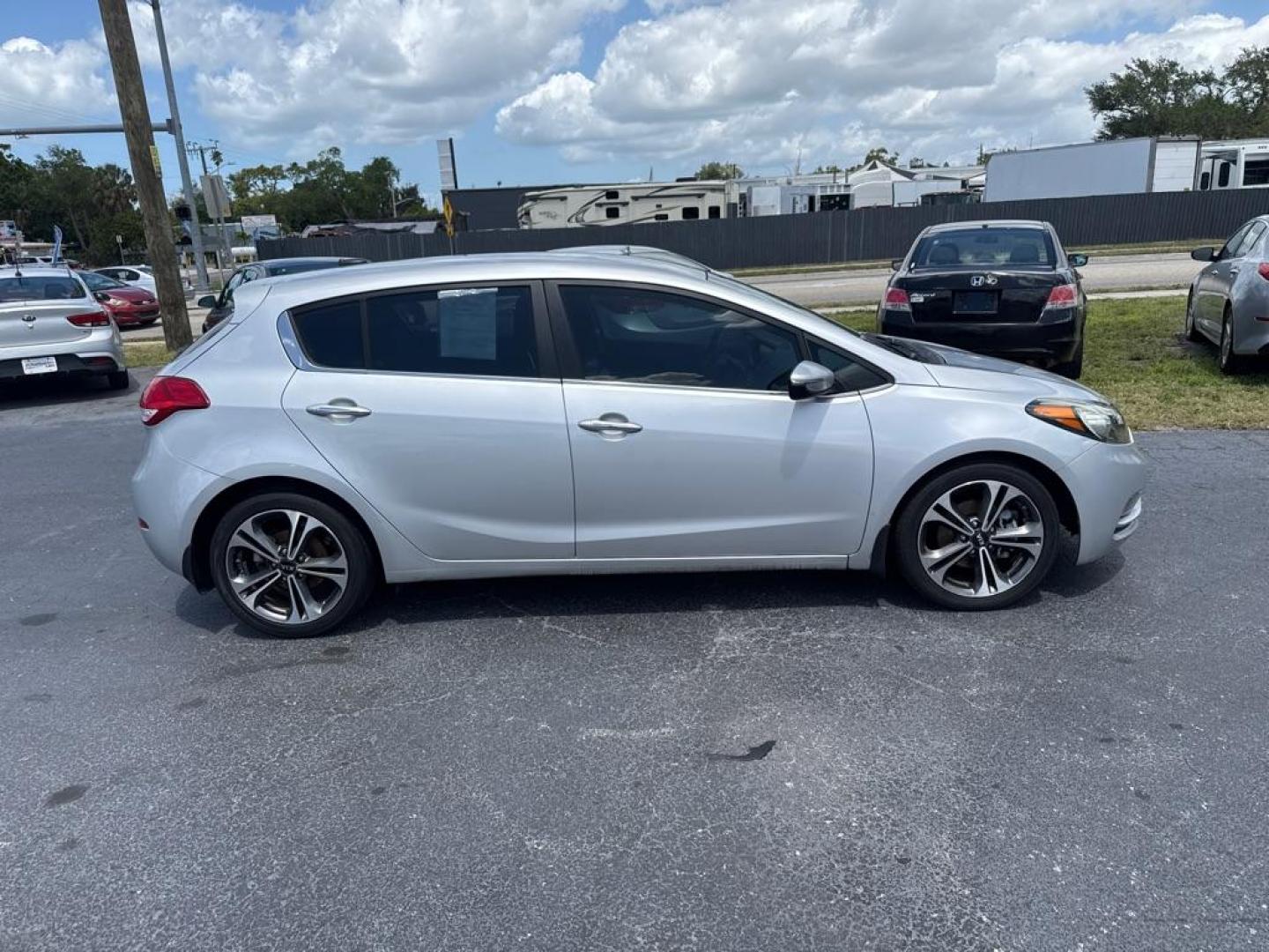 2016 SILVER KIA FORTE EX (KNAFX5A83G5) with an 2.0L engine, Automatic transmission, located at 2929 9th St. West, Bradenton, 34205, (941) 242-2810, 27.473591, -82.570679 - Thanks for inquring into DriveNation USA! All vehicles listed can be viewed at www.drivenationusa.com for vehicle history reports and additonal info. We cannot quote any terms such as down payments or monthly payments without an application. You can apply directly at www.drivenationusa.com or by con - Photo#9